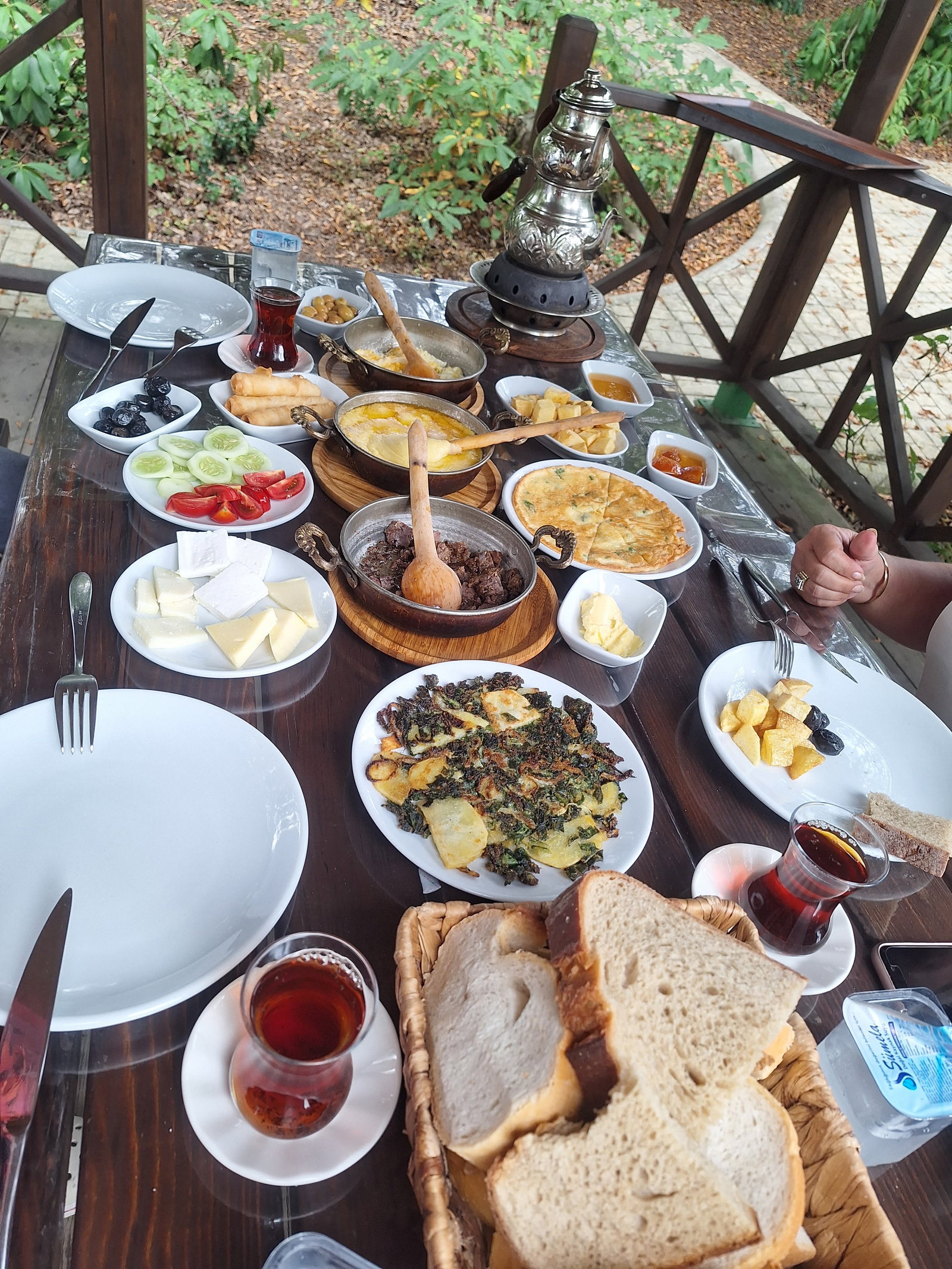 Meşelik Bahçe Serpme Kahvaltı & Et Mangal