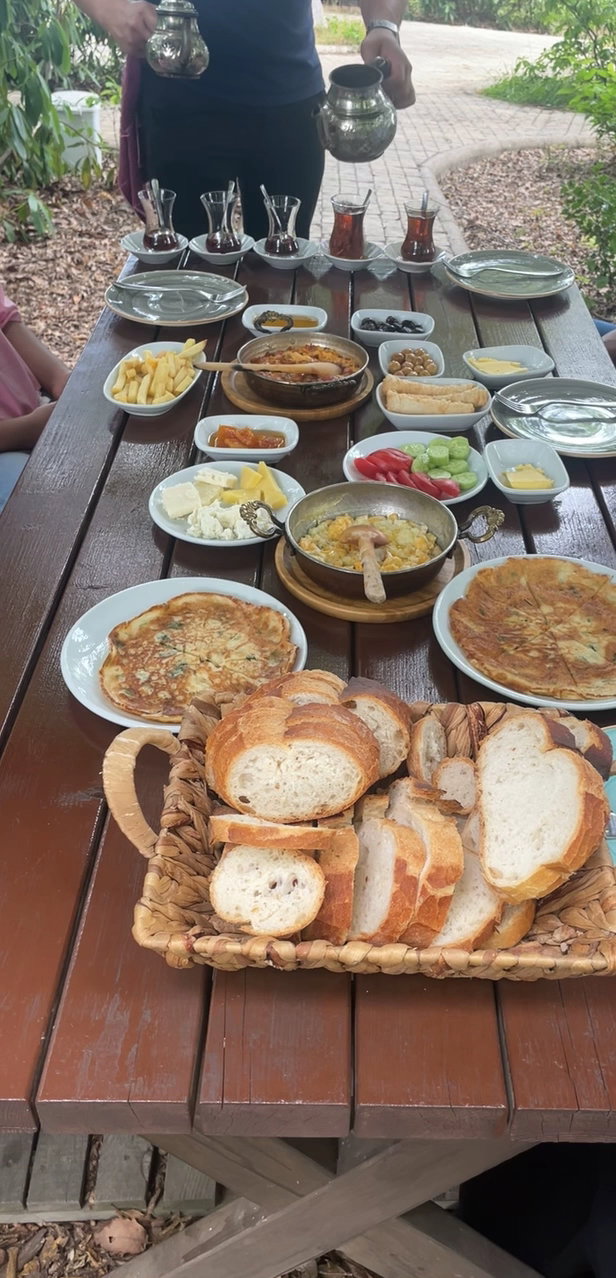 Meşelik Bahçe Serpme Kahvaltı & Et Mangal