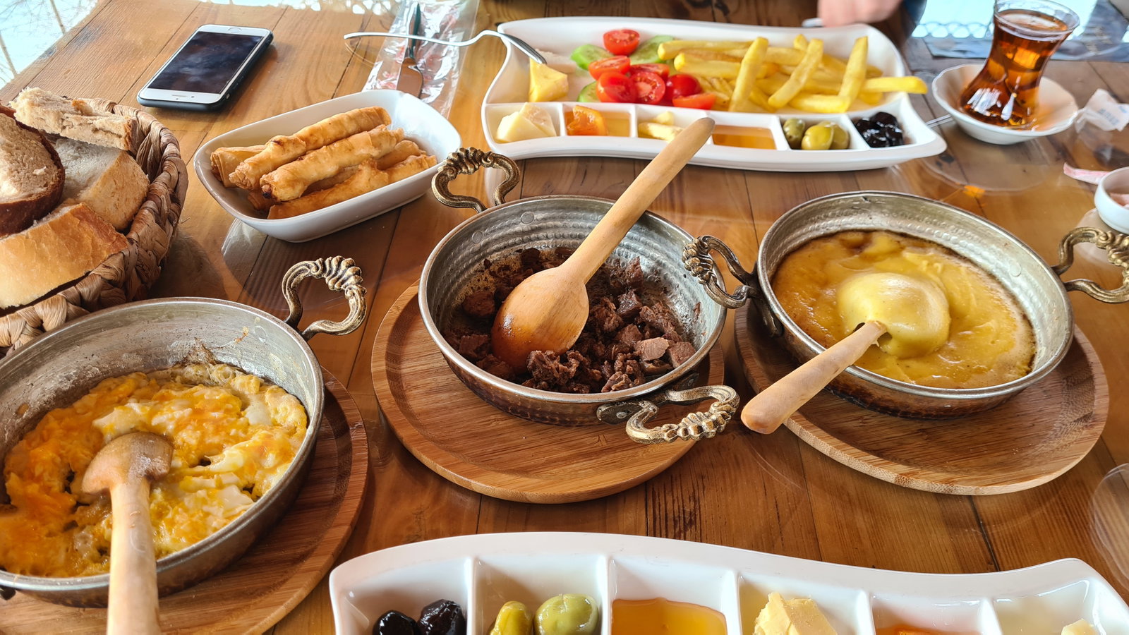 Meşelik Bahçe Serpme Kahvaltı & Et Mangal