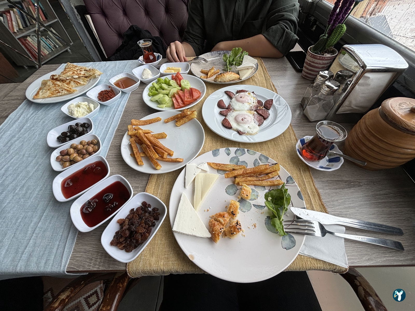 Termi̇nal Restaurant Cafe