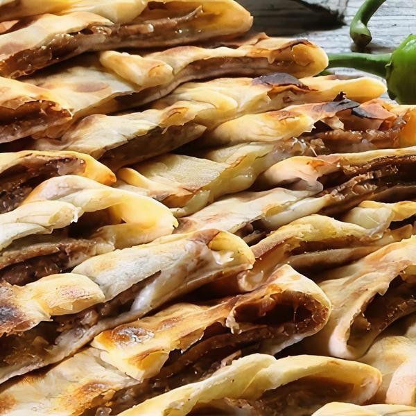 Dönerli Kaşarlı Pide