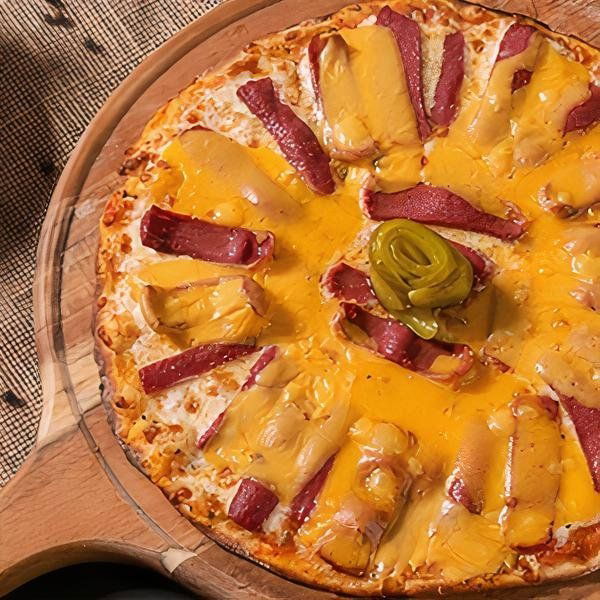 Sosisli Cheddarlı Pizza