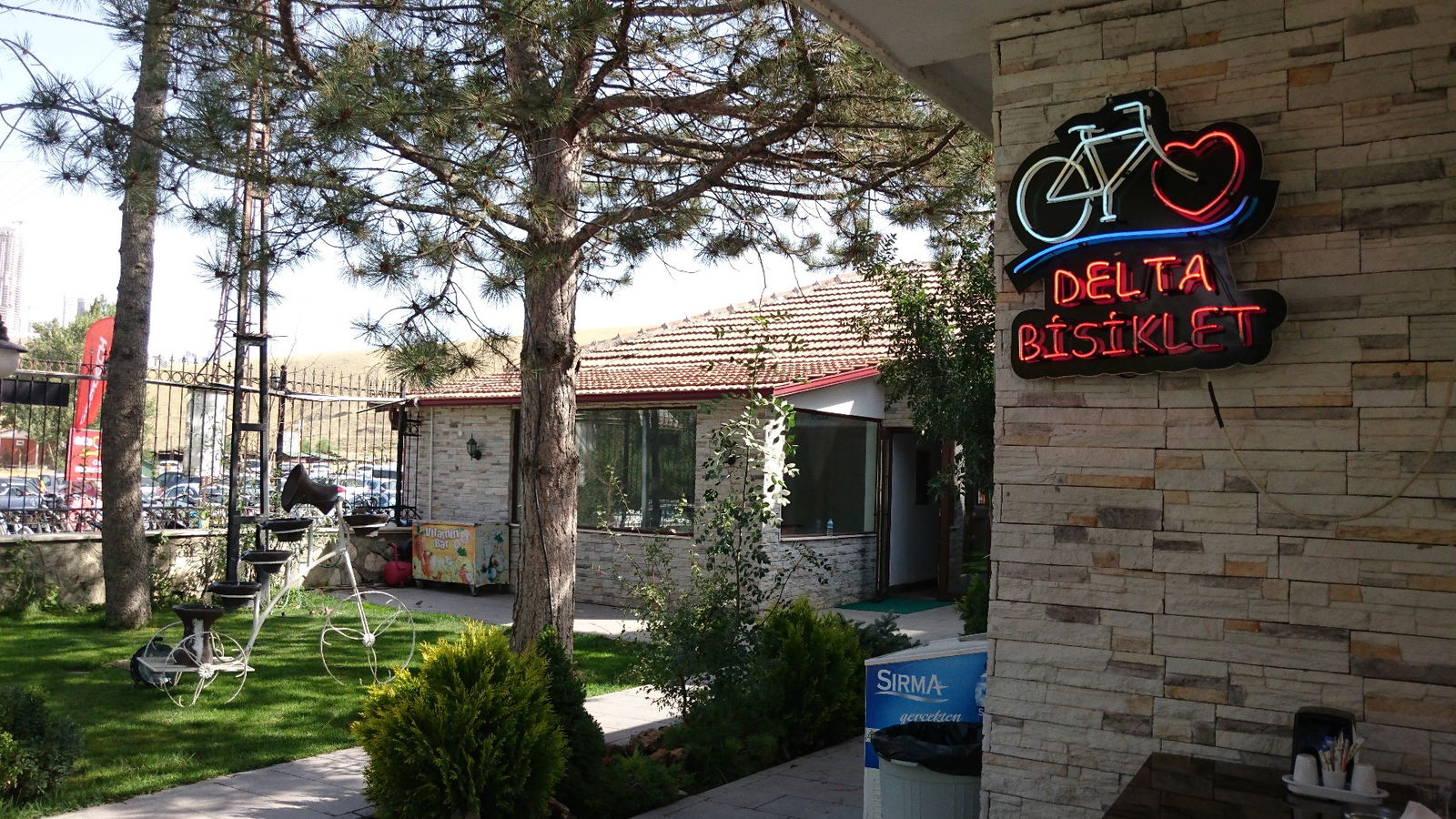 Delta Macera Sport & Cafe