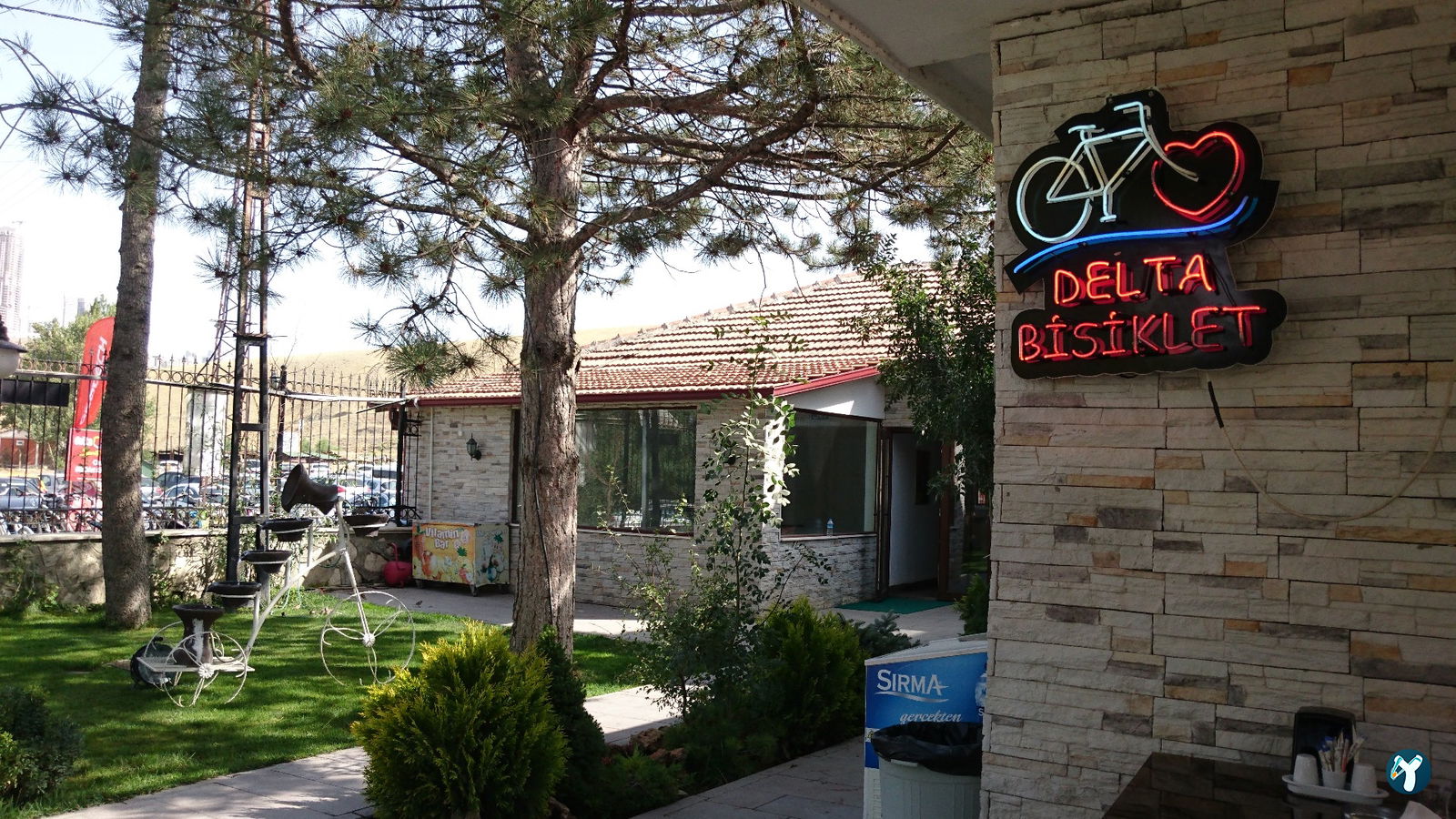 Delta Macera Sport & Cafe