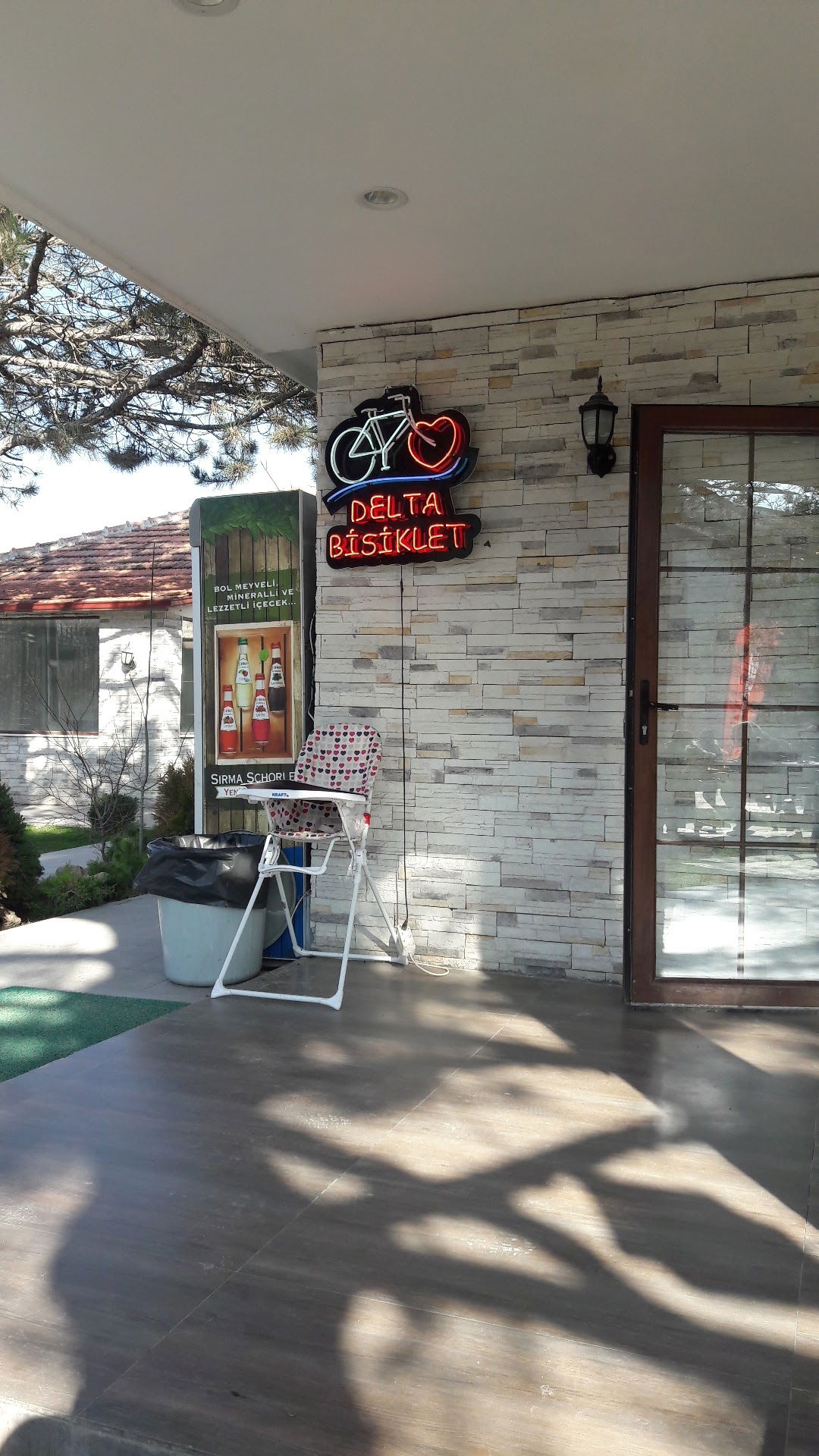 Delta Macera Sport & Cafe