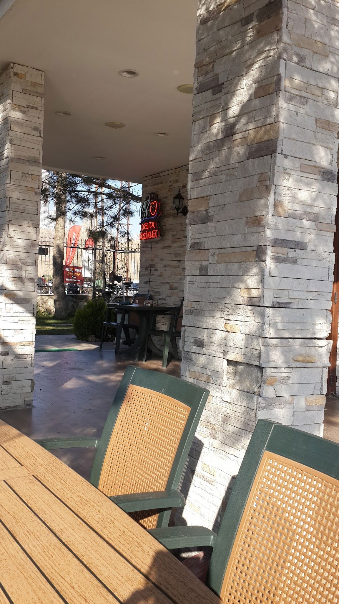 Delta Macera Sport & Cafe