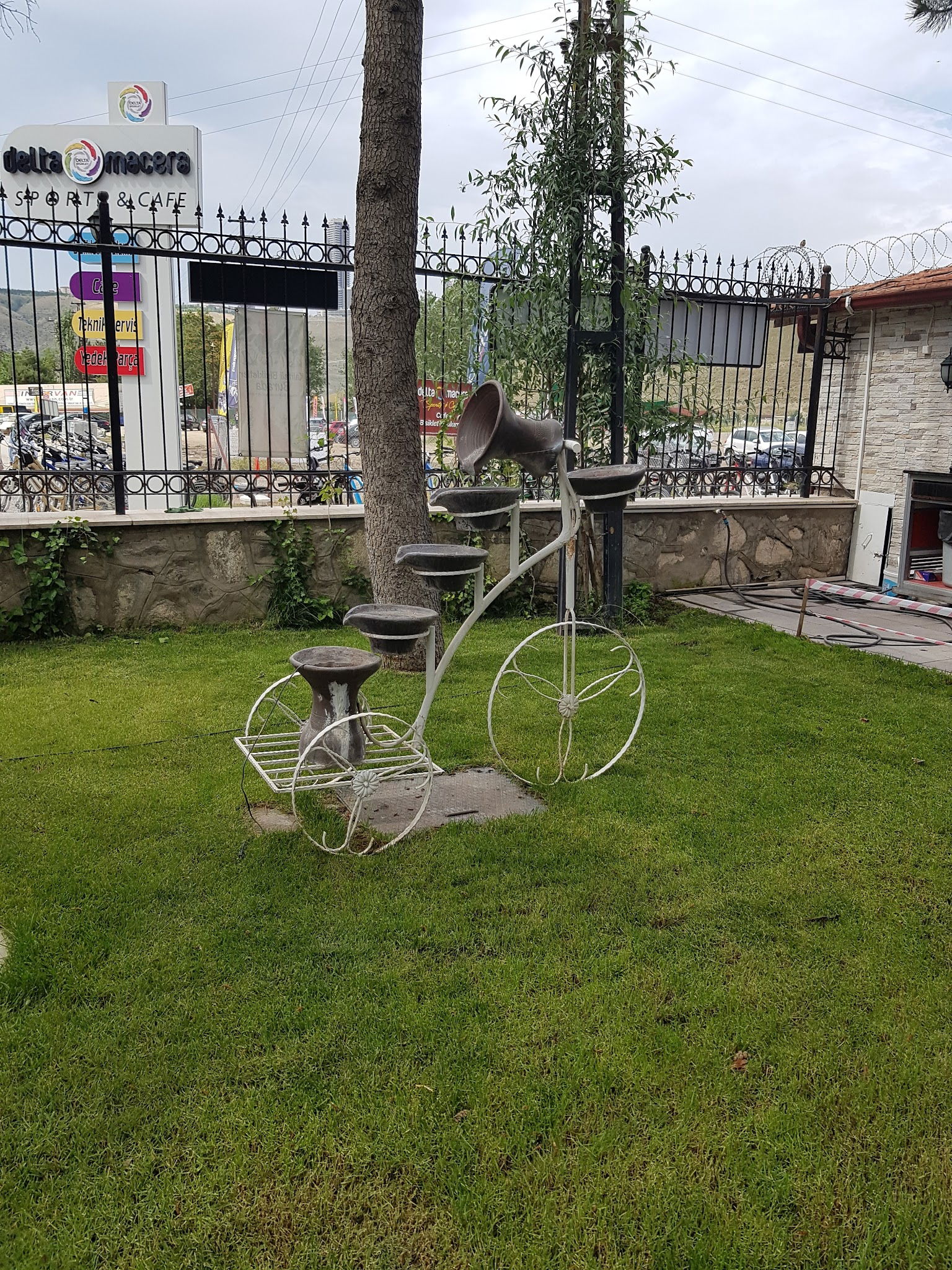 Delta Macera Sport & Cafe