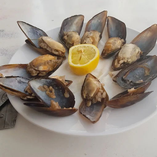 Meşhur midyeci Ahmet bostanlı