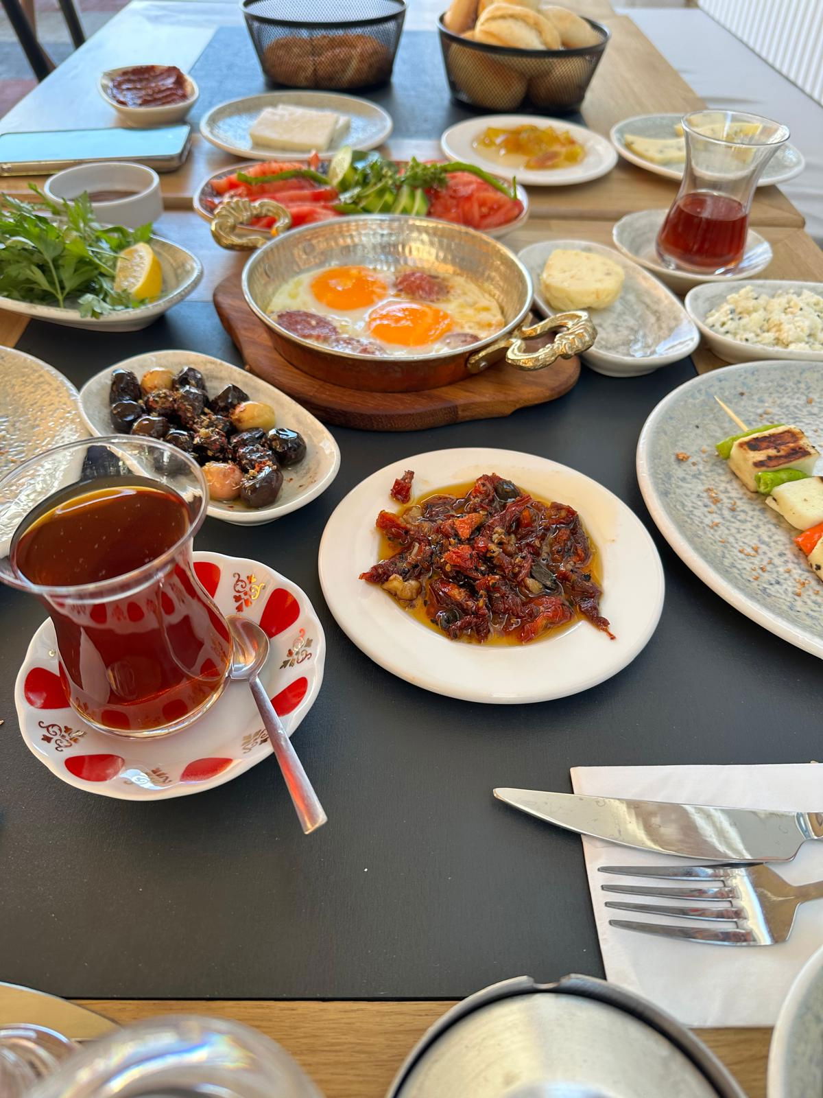Meydani Cafe & Pastane Bozcaada