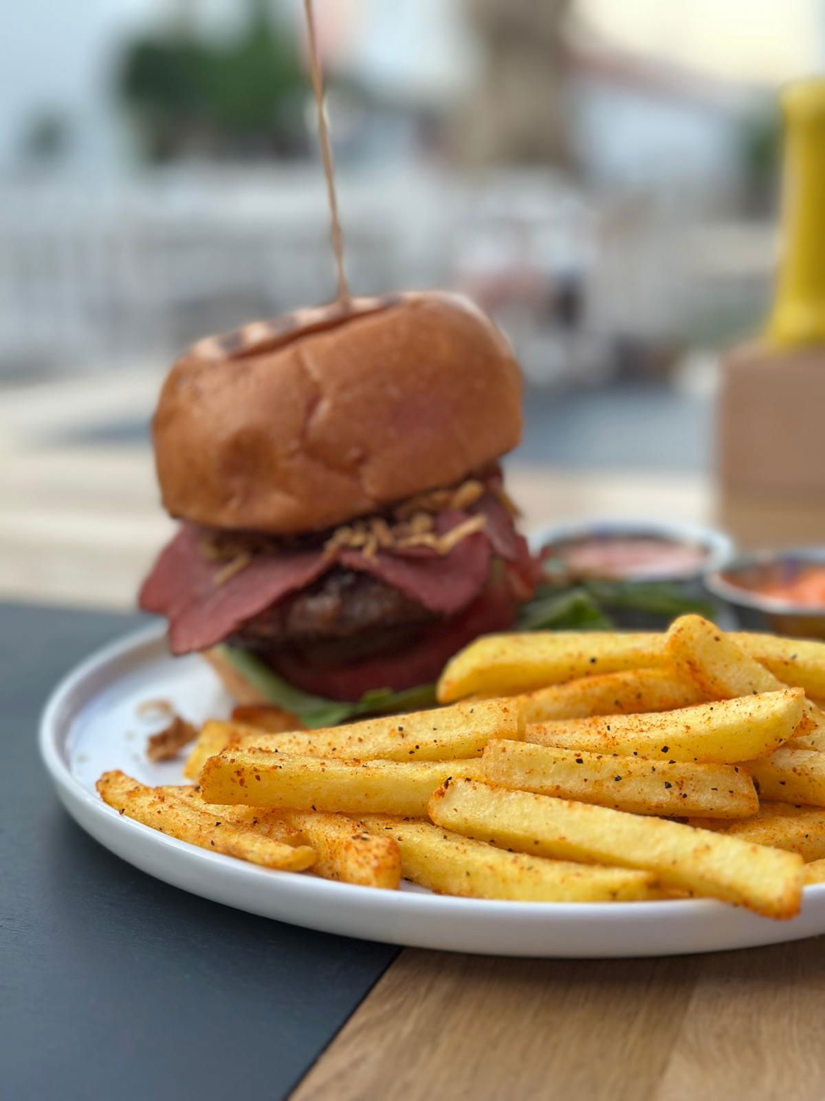 Meydani Cafe & Pastane Bozcaada