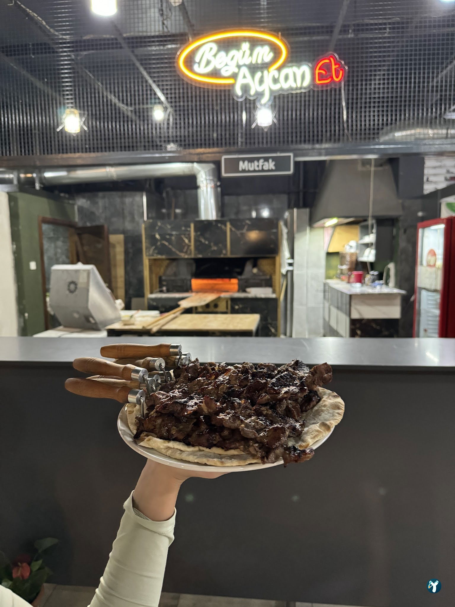 Begüm Aycan Et Erzurum Cağ Kebabı