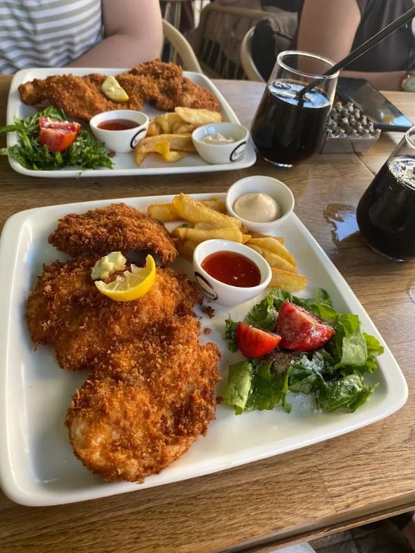 Laruv GastroPub & Cocktails