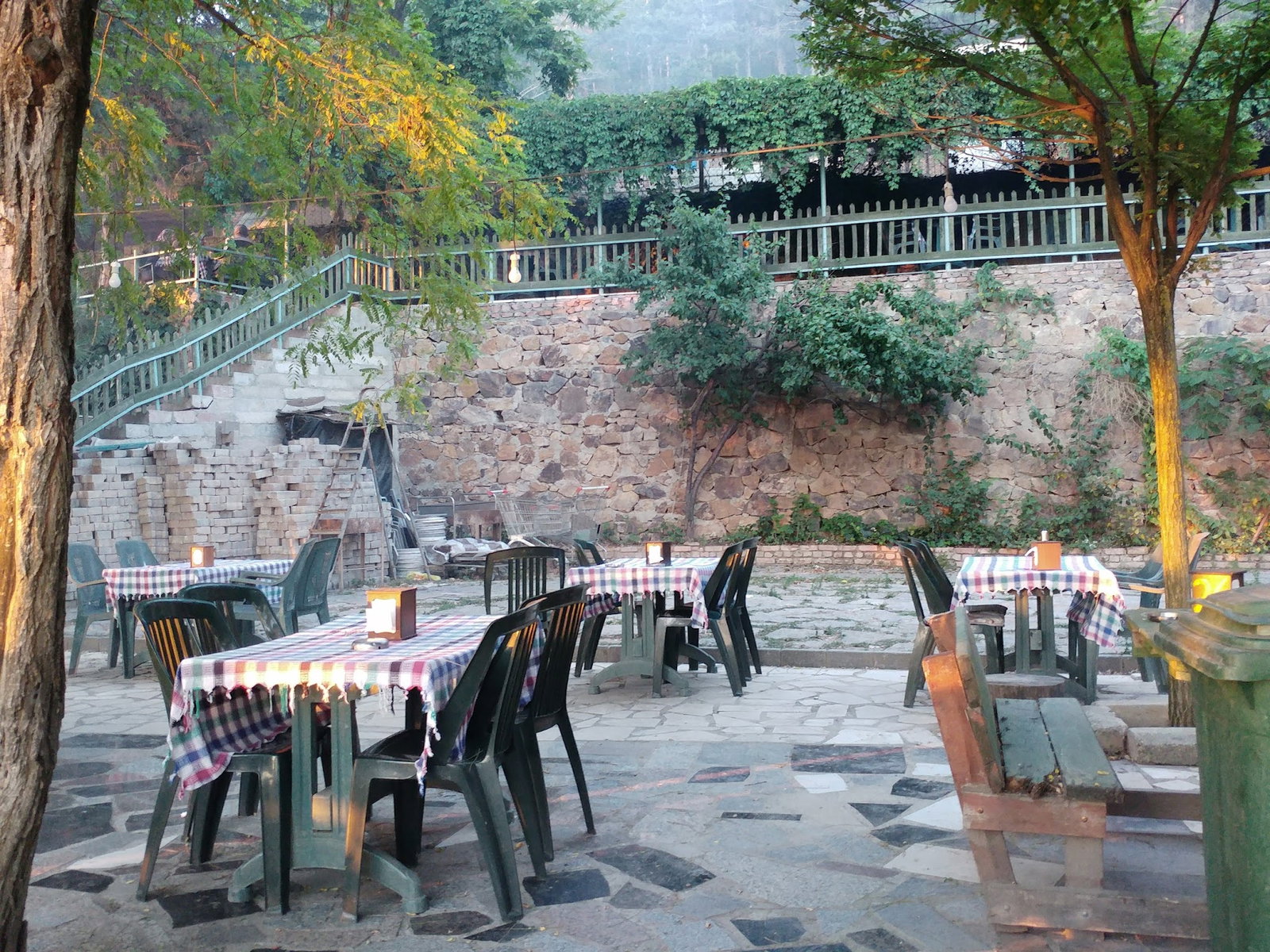 Cennet Bahçesi Hasan'In Yeri