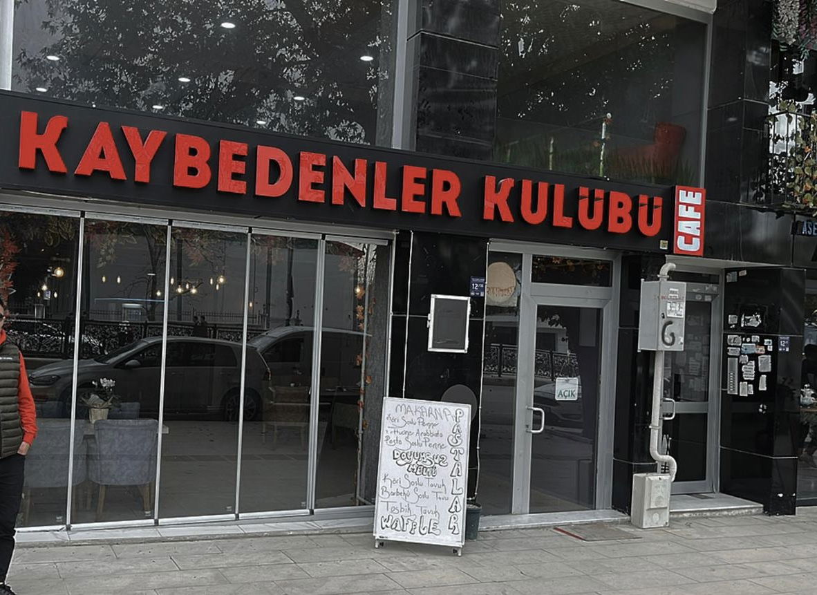 Kaybedenler Kulübü Cafe