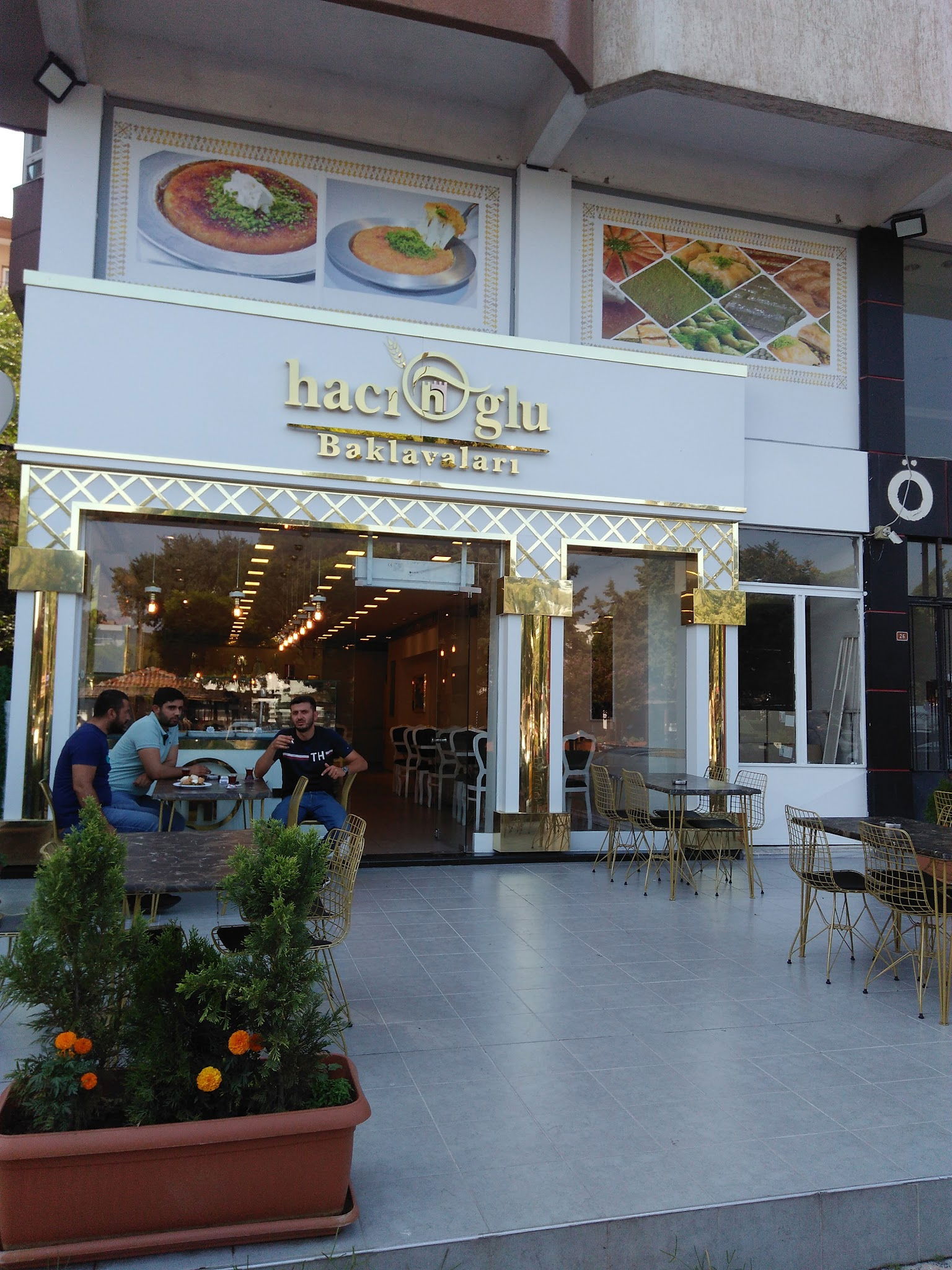 Bergama Hacıoğlu Baklava& Künefe