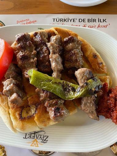 Köfteci Ramiz Ve Ziyafet Kuzu Çevirme Oksijen İzmir Yönü