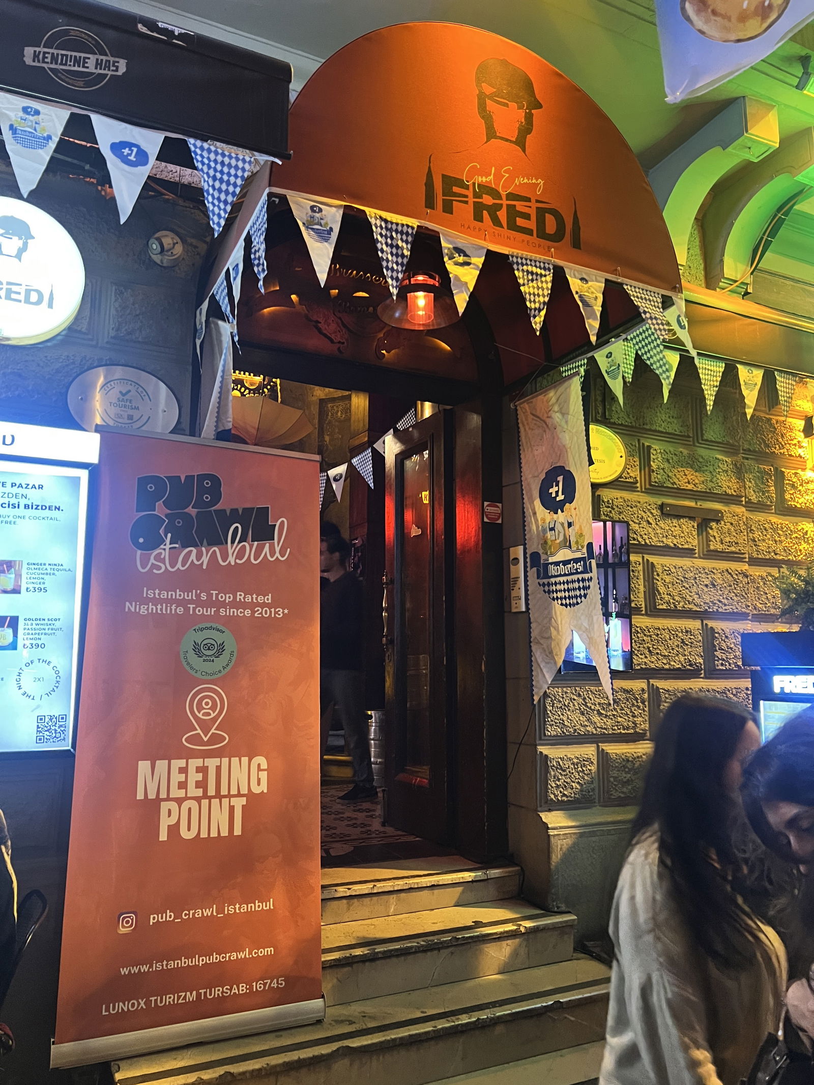 Pub Crawl Istanbul