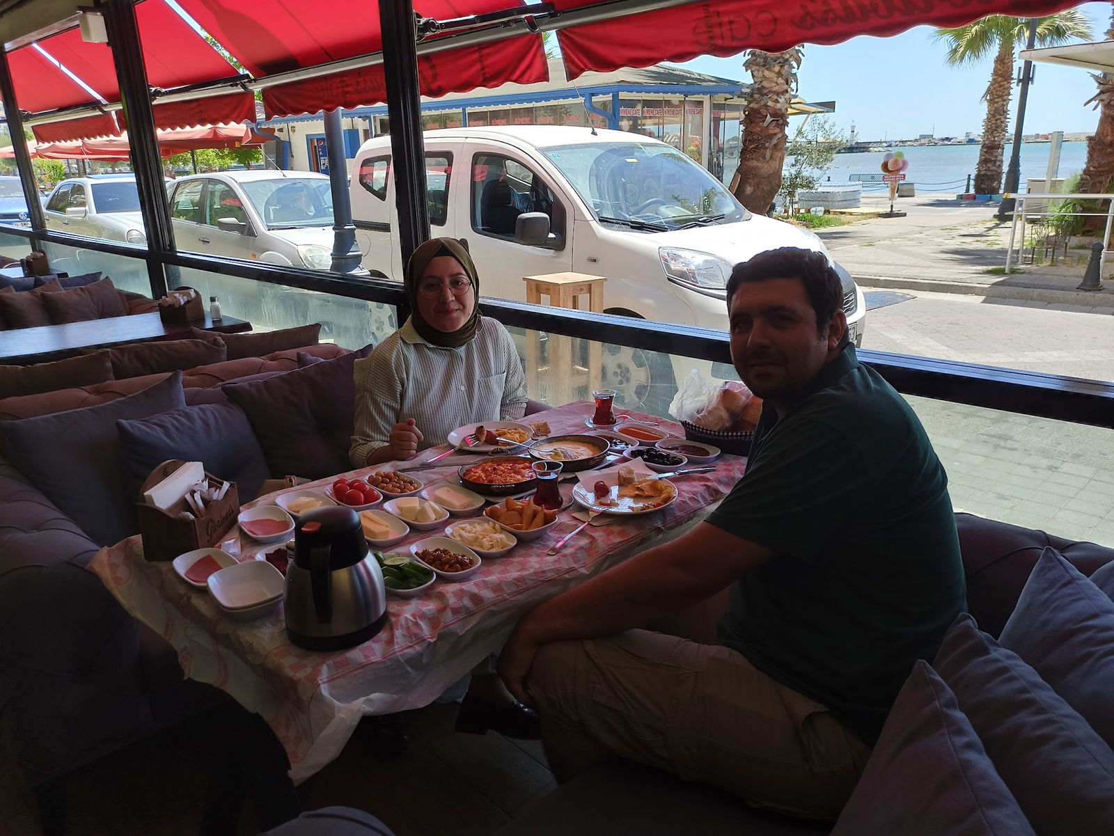 Glorious'S Cafe & Restaurant