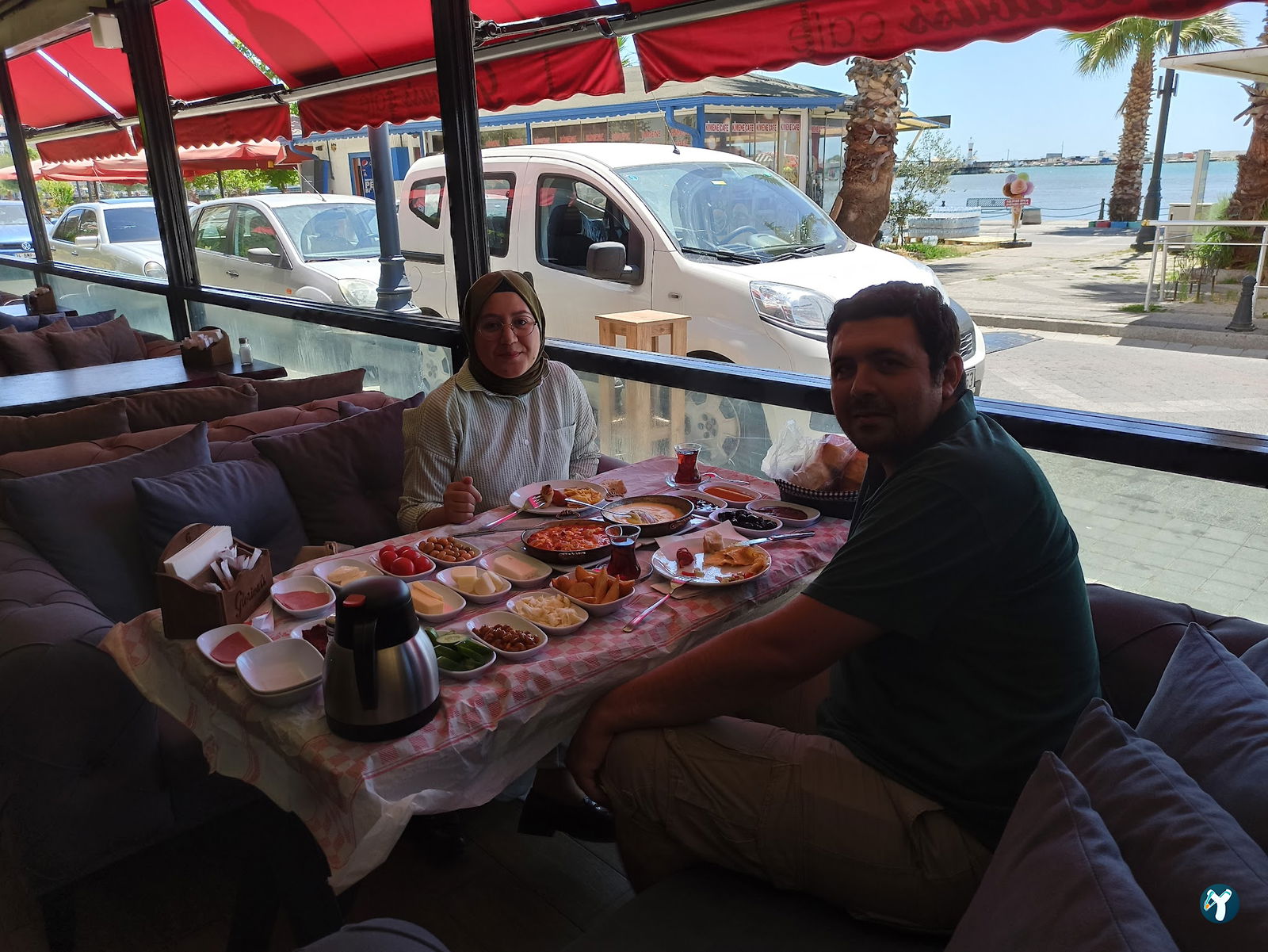 Glorious'S Cafe & Restaurant