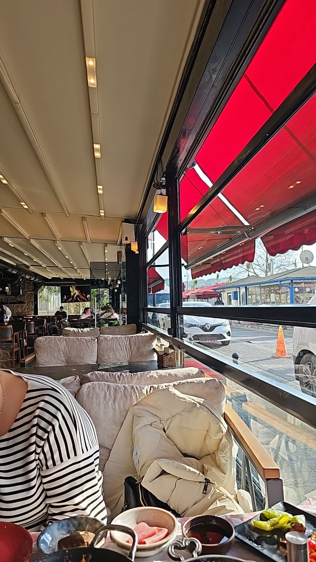 Glorious'S Cafe & Restaurant