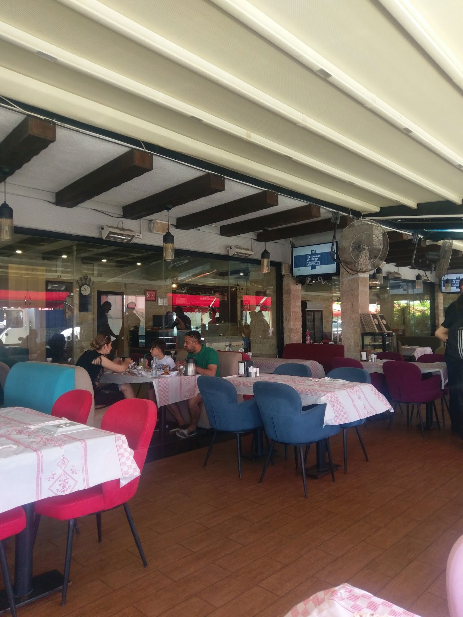 Glorious'S Cafe & Restaurant