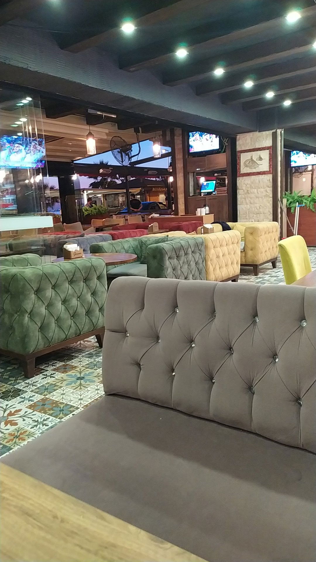 Glorious'S Cafe & Restaurant