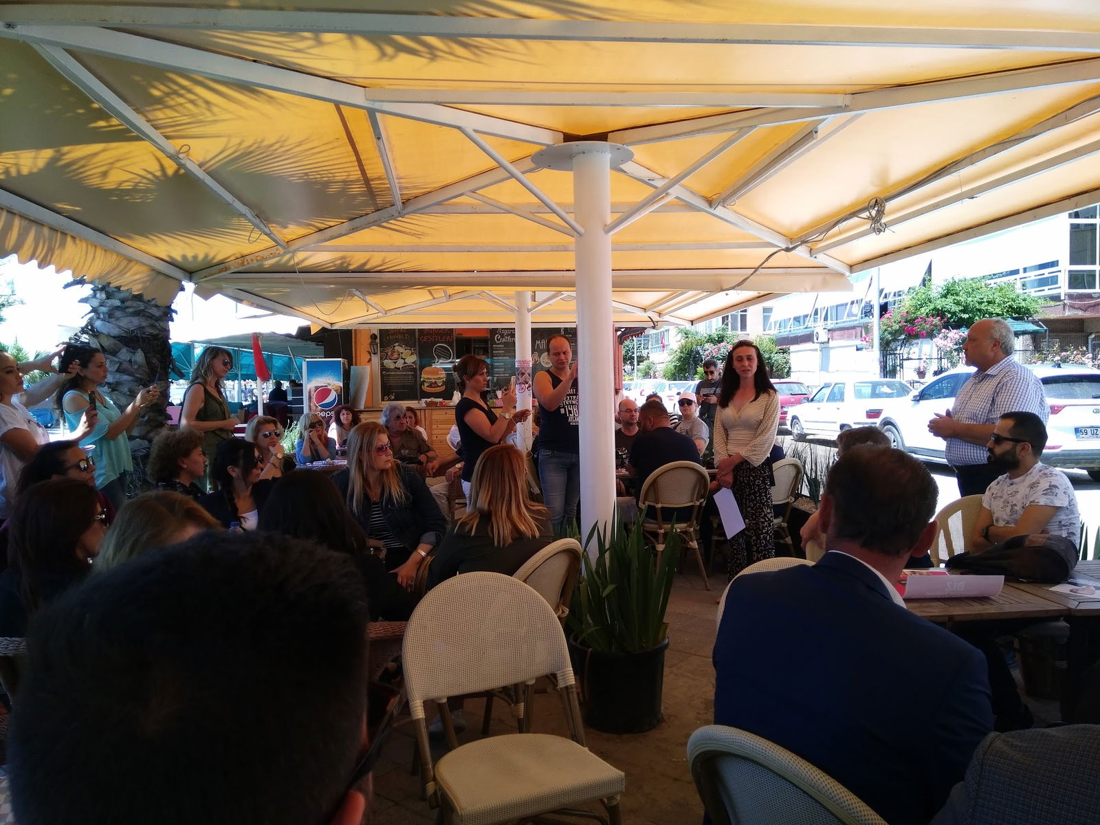 Glorious'S Cafe & Restaurant