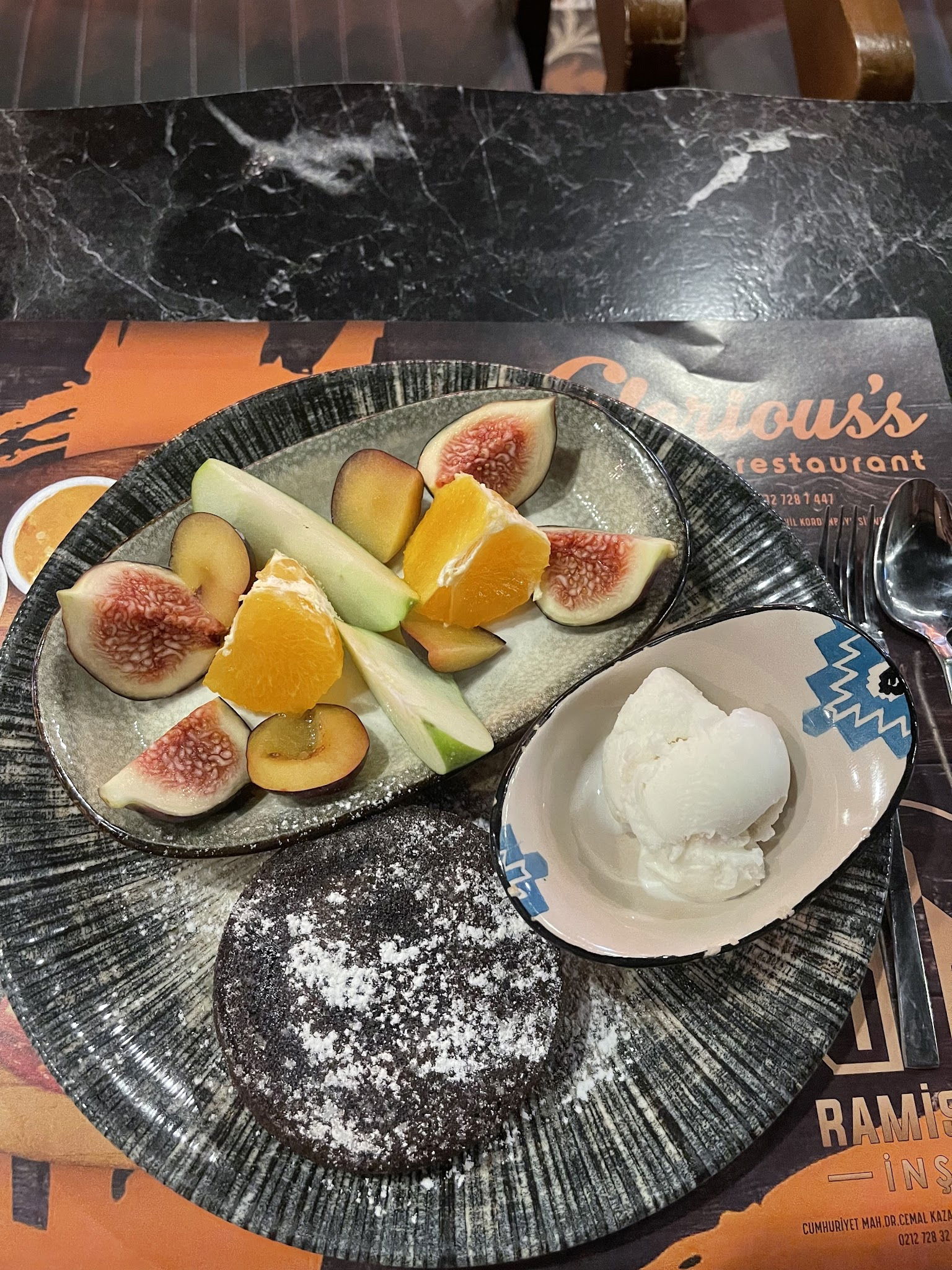 Glorious'S Cafe & Restaurant