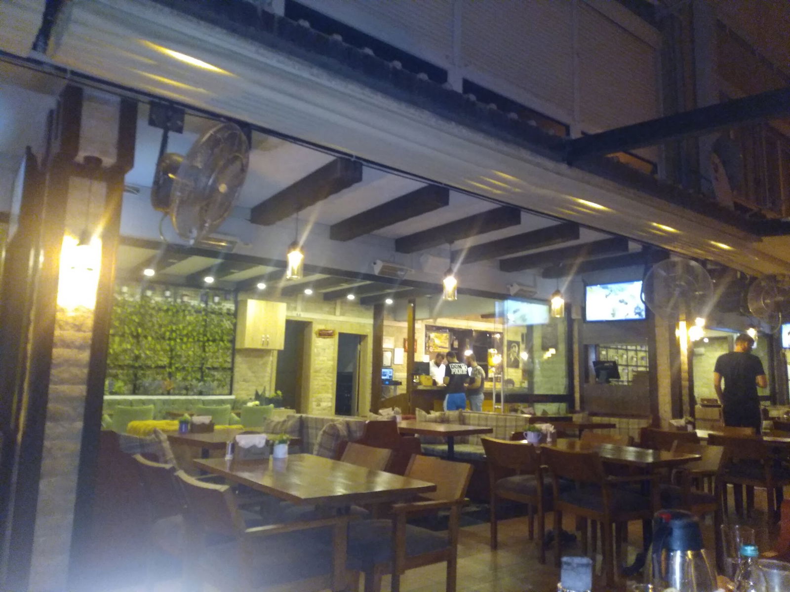 Glorious'S Cafe & Restaurant