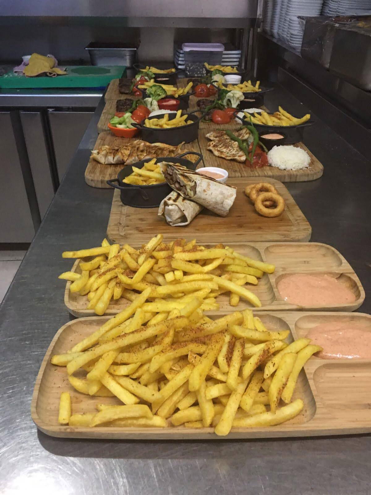 Glorious'S Cafe & Restaurant