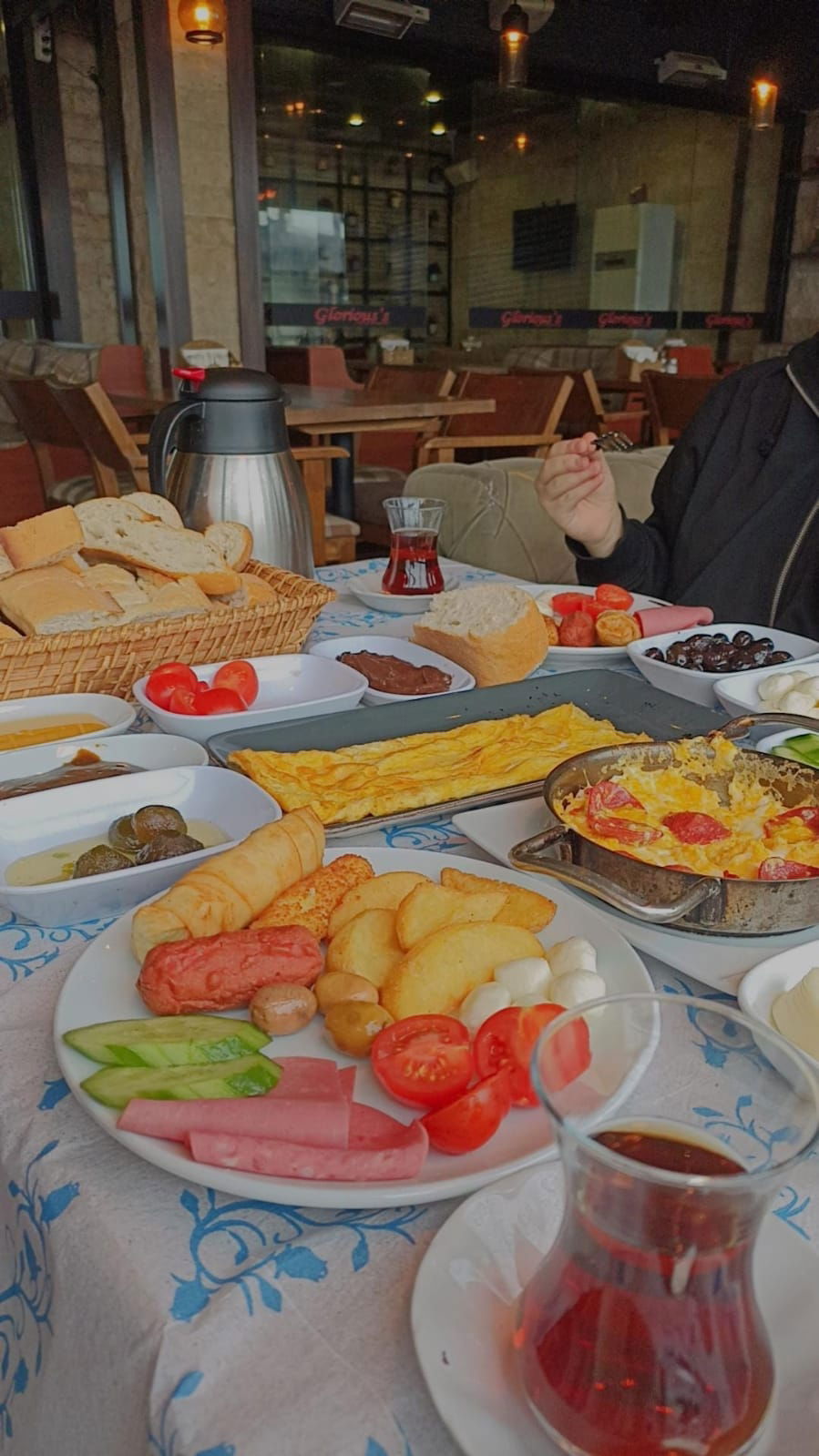 Glorious'S Cafe & Restaurant