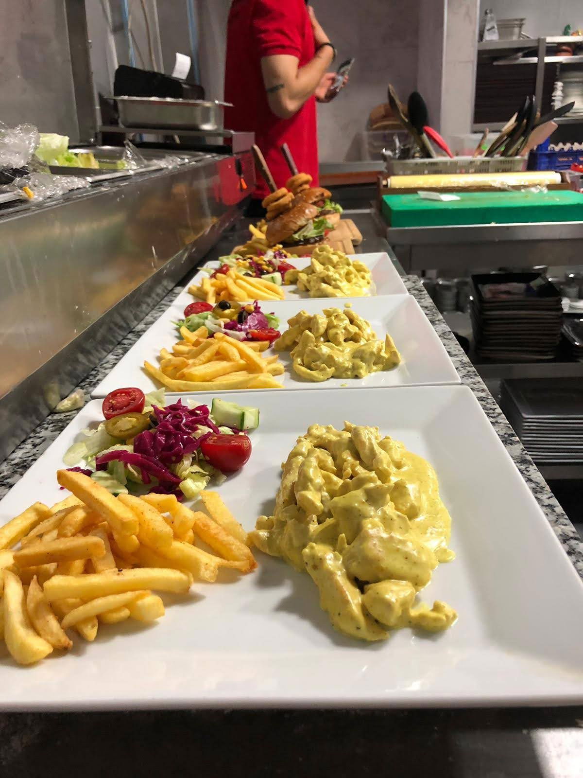 Glorious'S Cafe & Restaurant