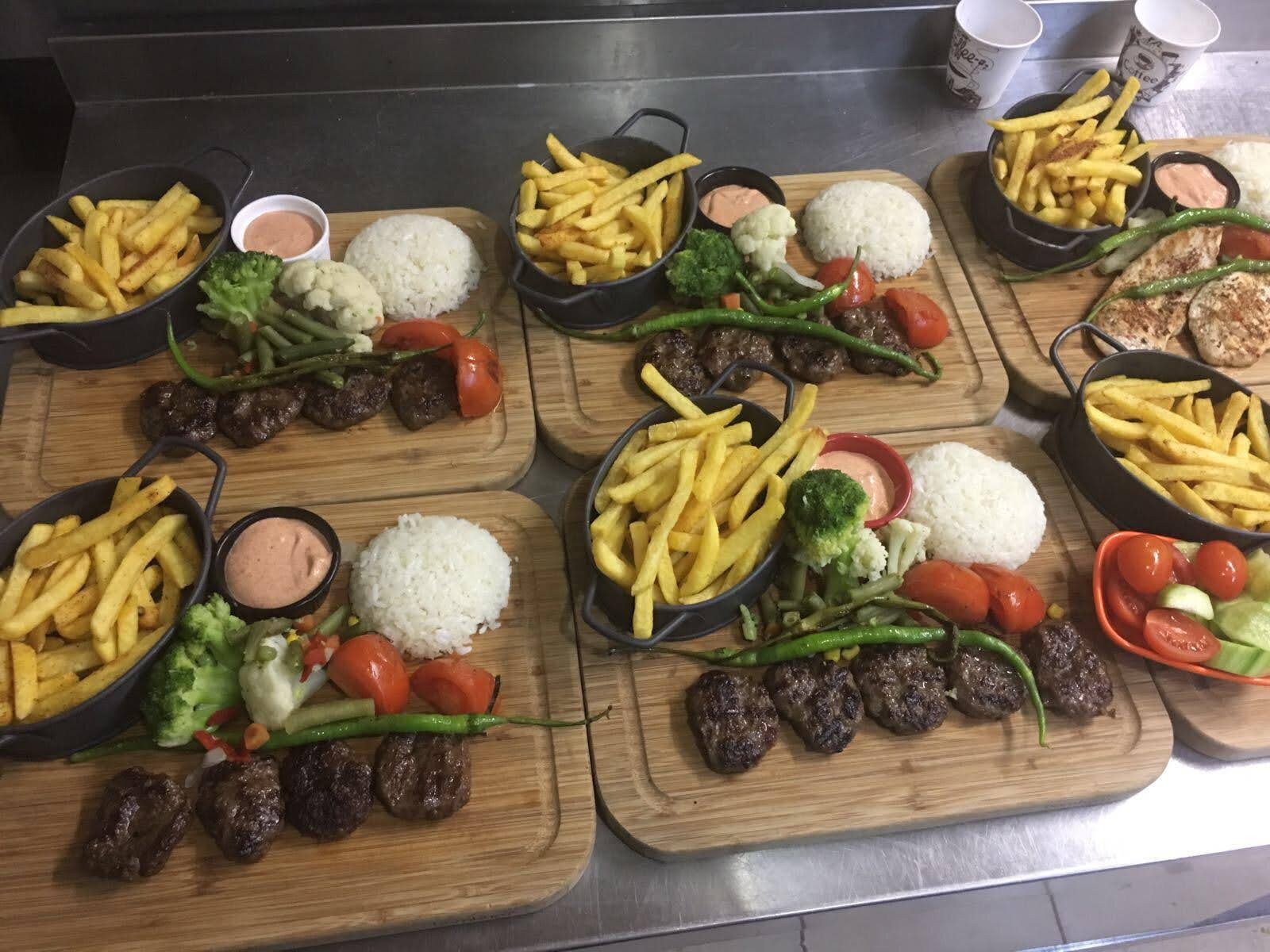 Glorious'S Cafe & Restaurant