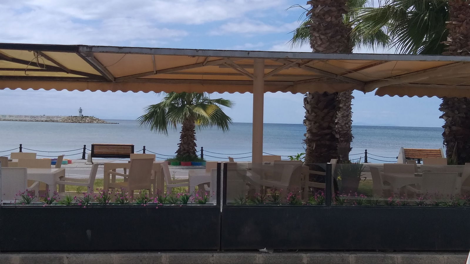 Glorious'S Cafe & Restaurant