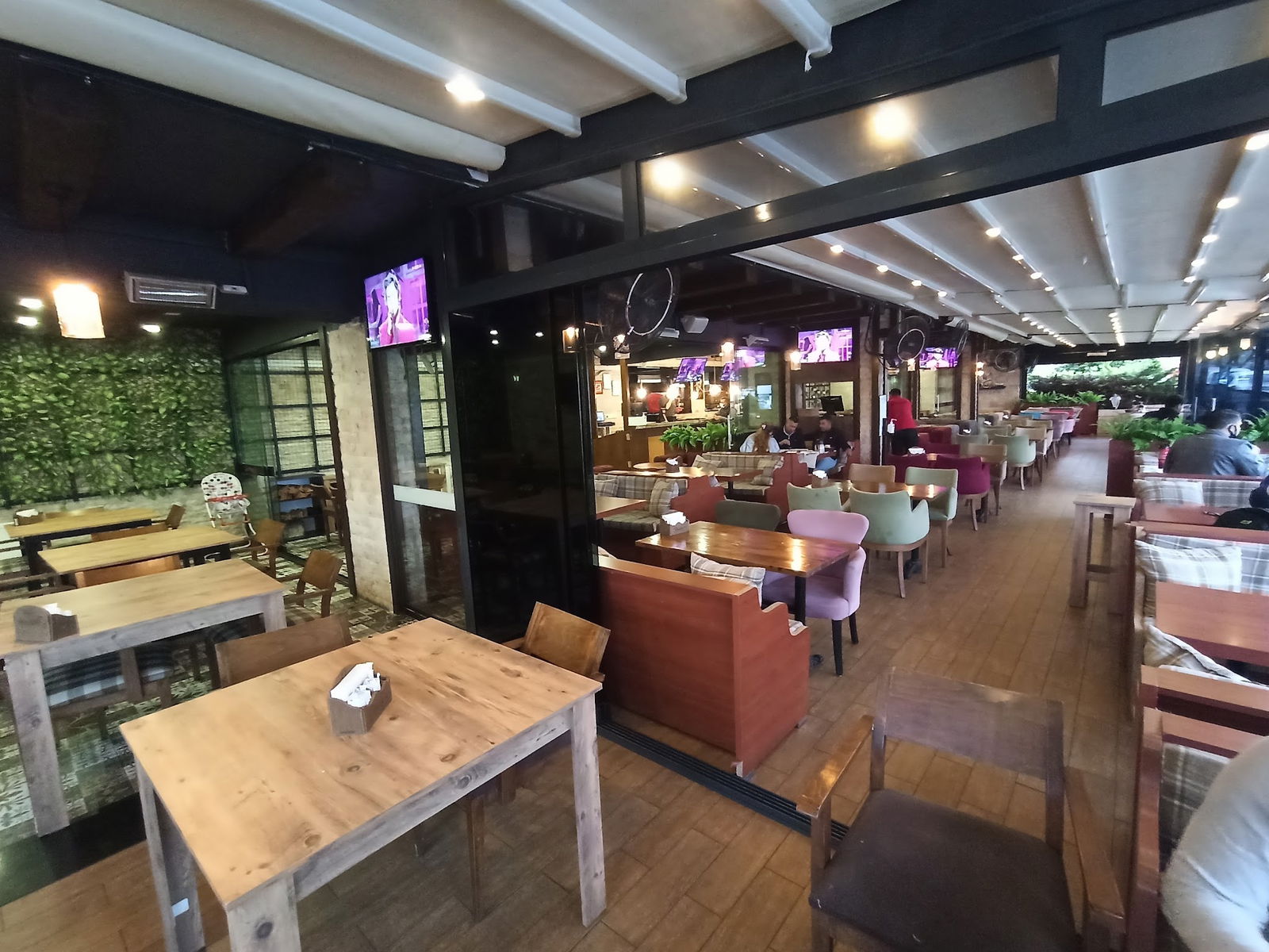 Glorious'S Cafe & Restaurant