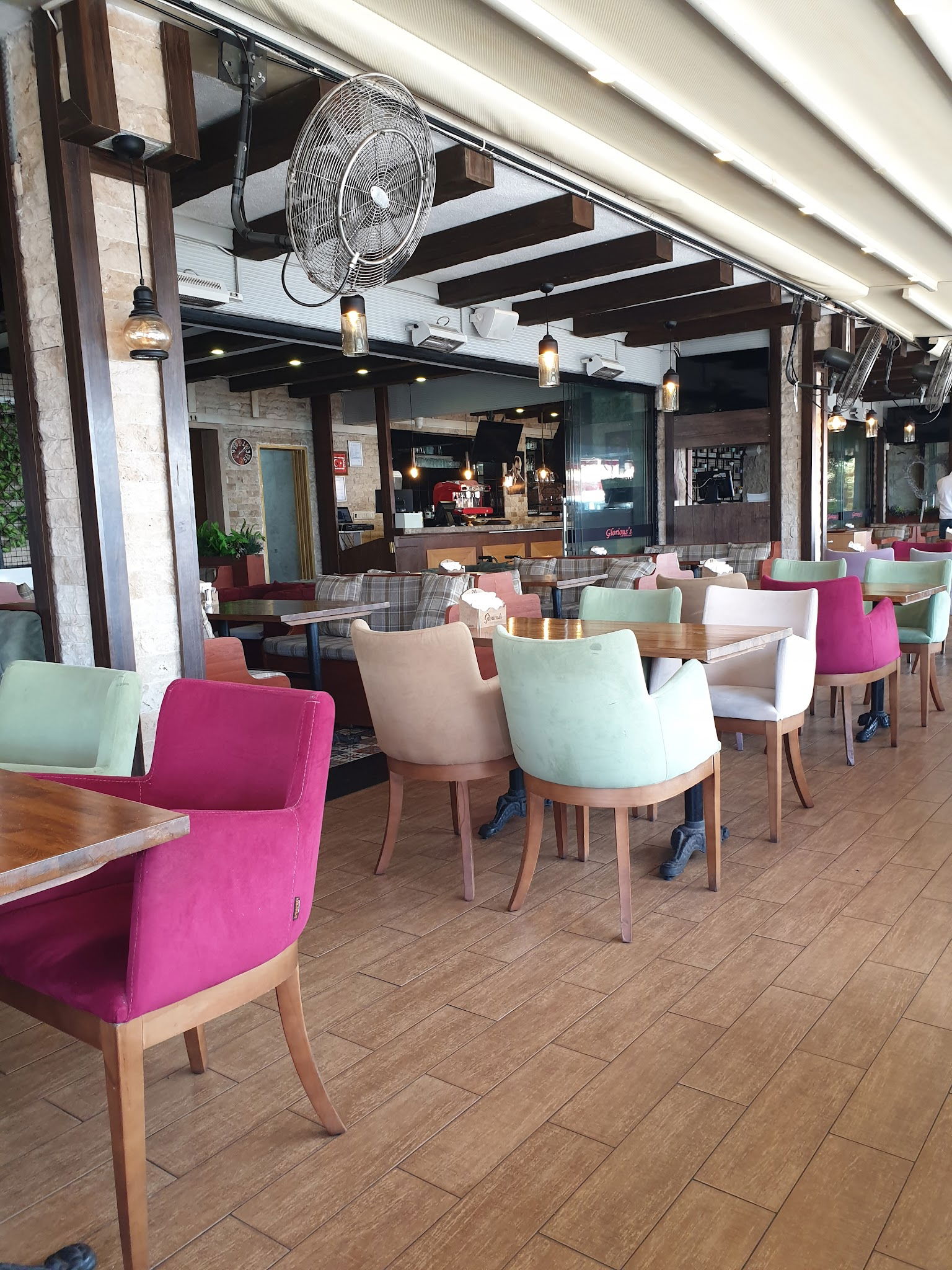 Glorious'S Cafe & Restaurant