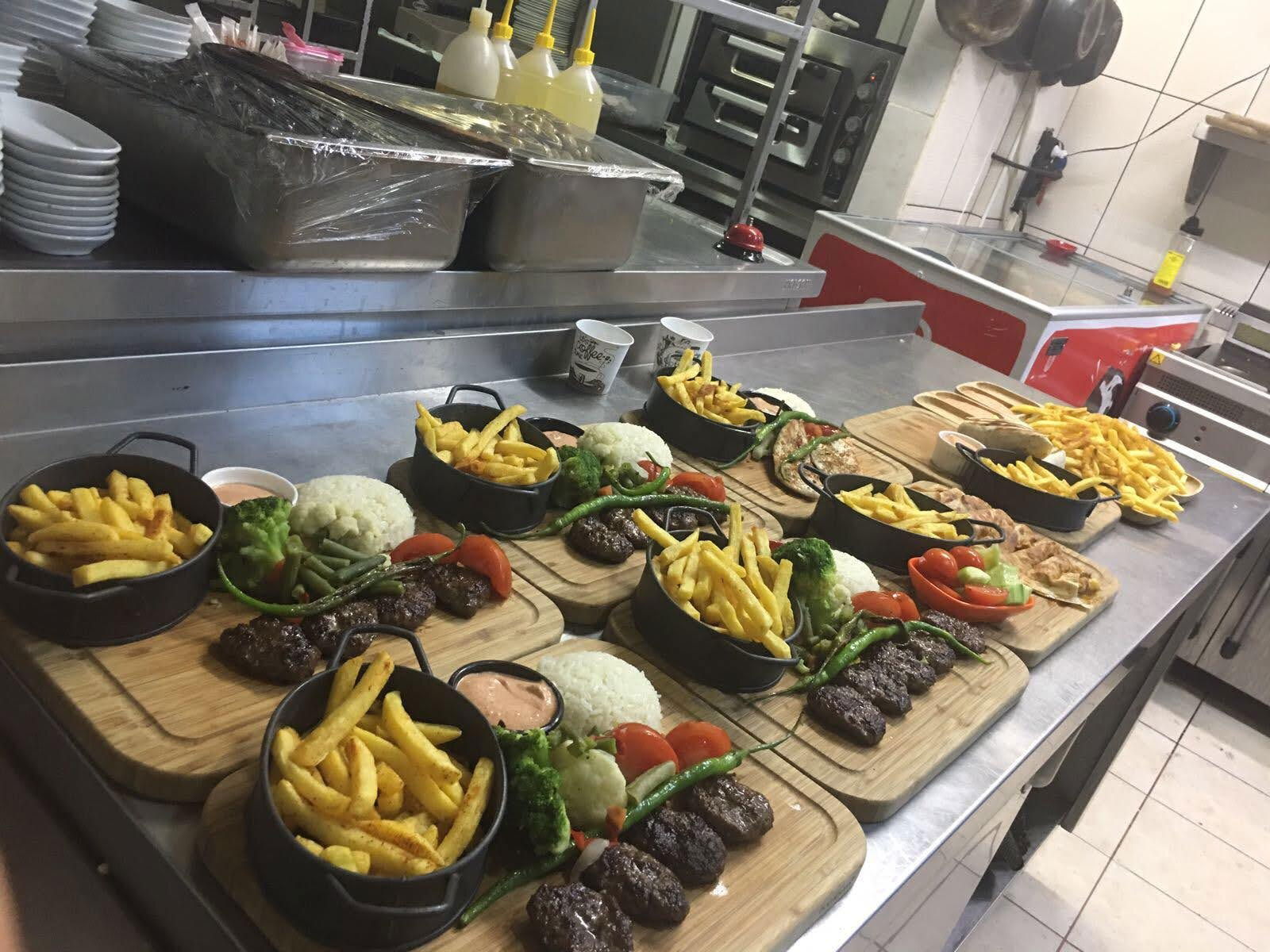 Glorious'S Cafe & Restaurant