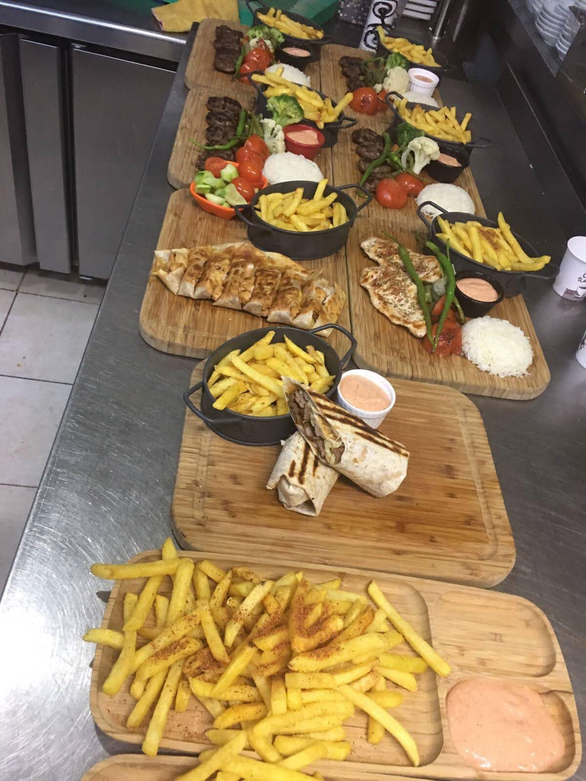 Glorious'S Cafe & Restaurant