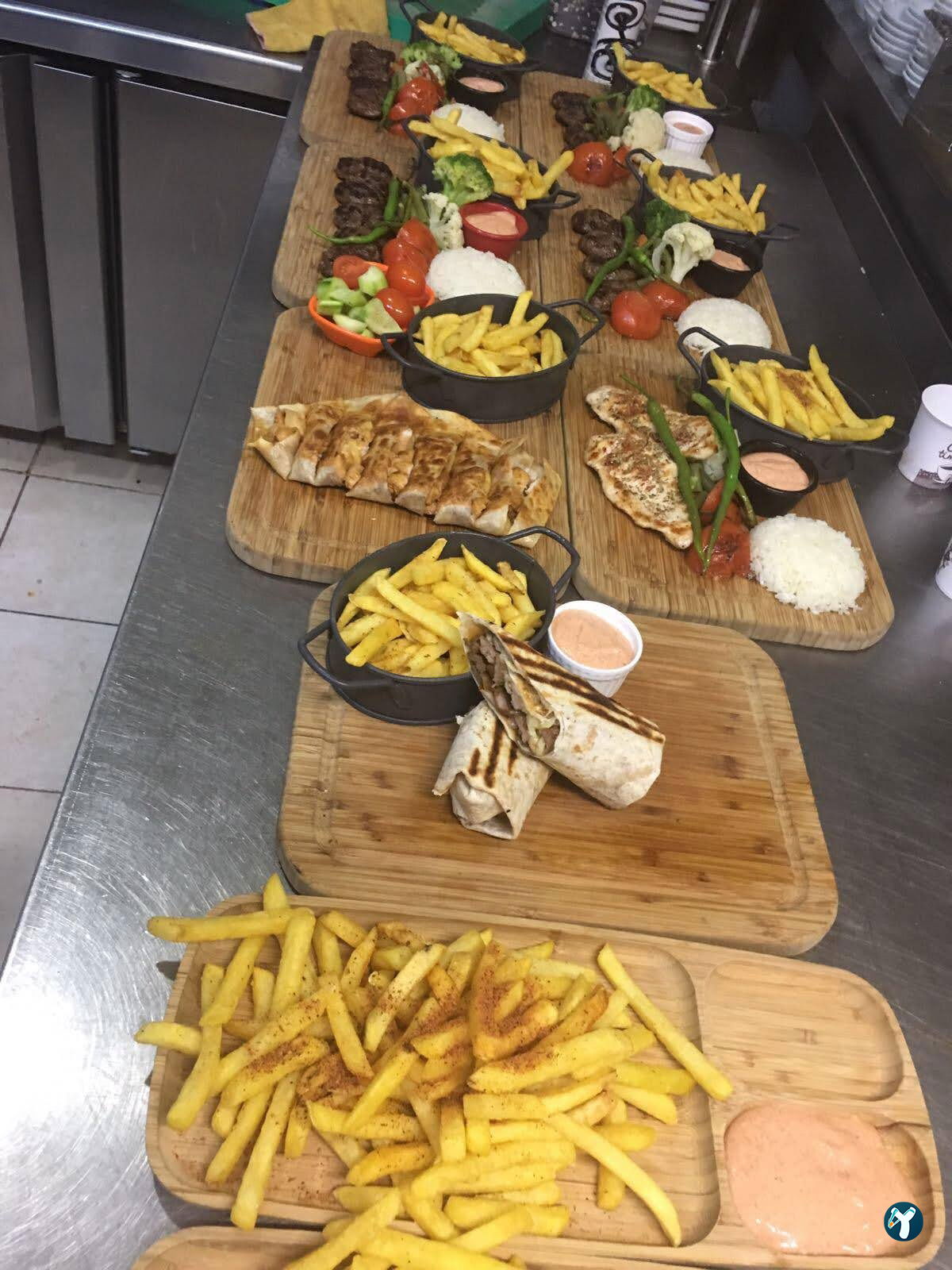 Glorious'S Cafe & Restaurant