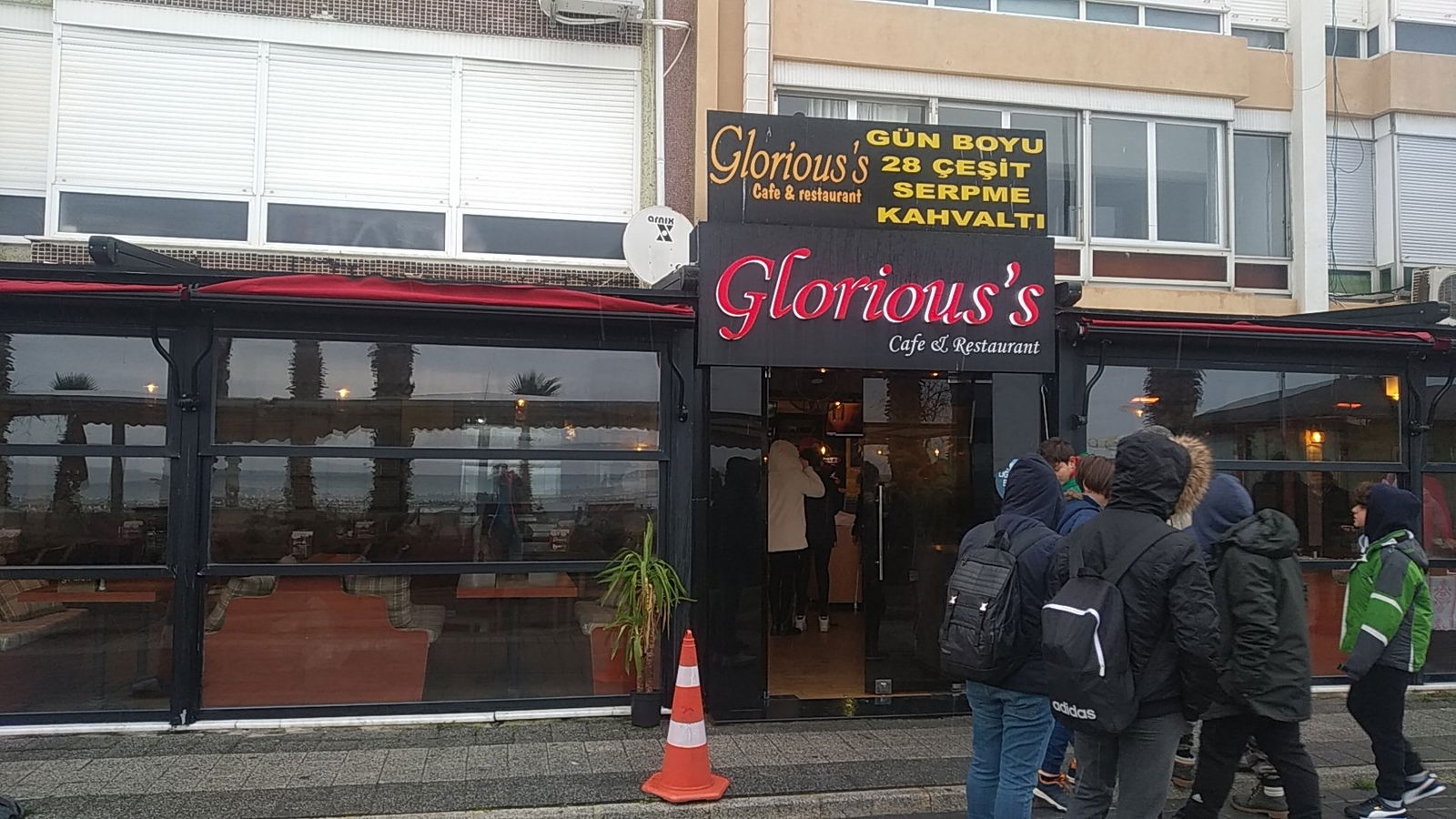 Glorious'S Cafe & Restaurant