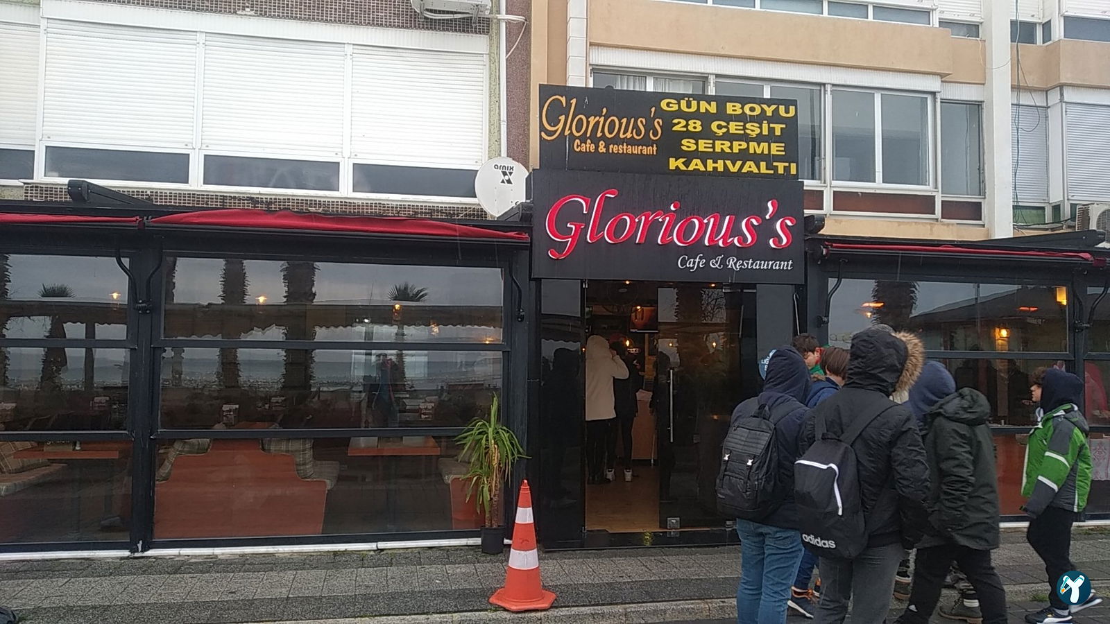 Glorious'S Cafe & Restaurant