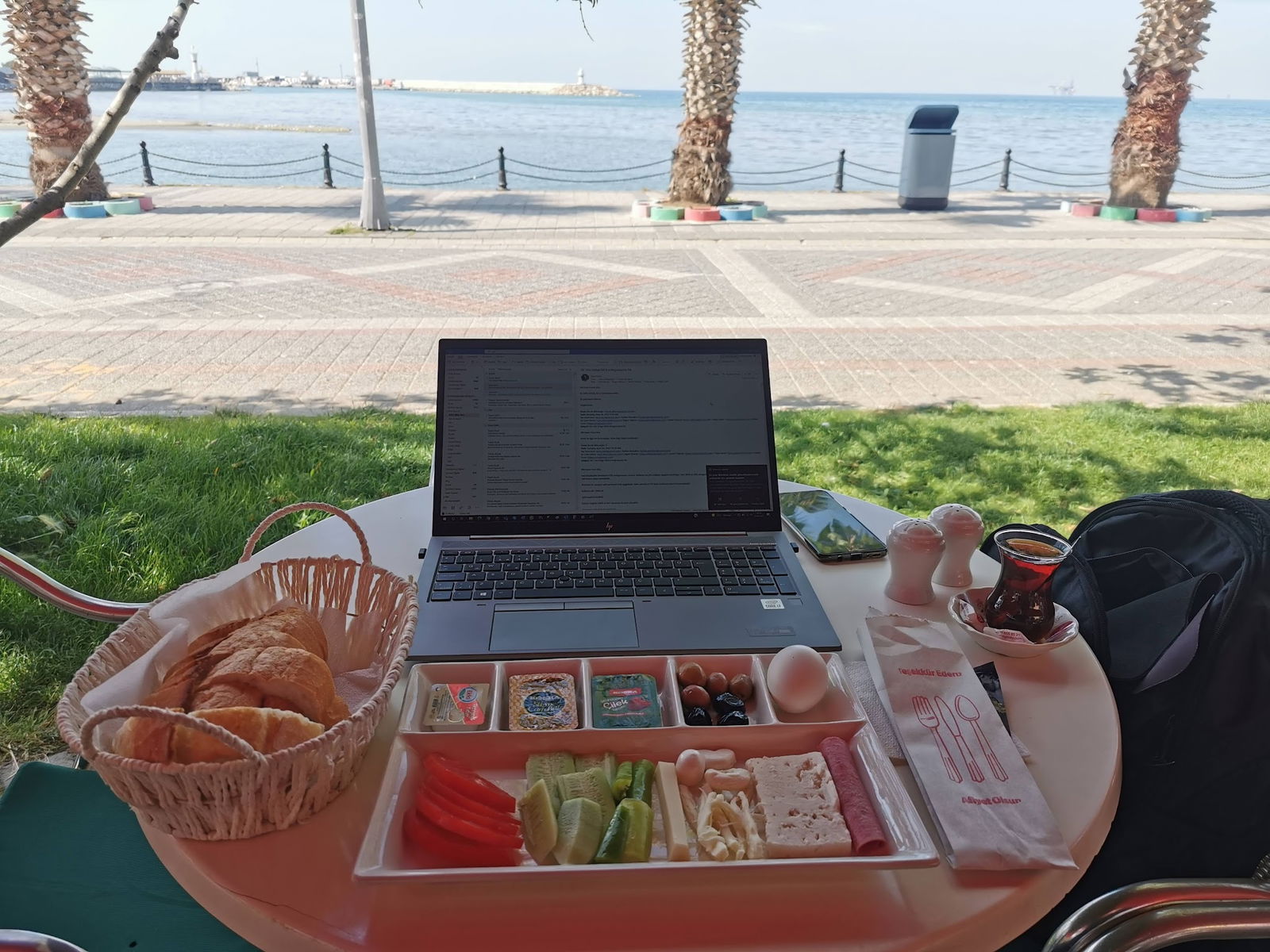 Glorious'S Cafe & Restaurant