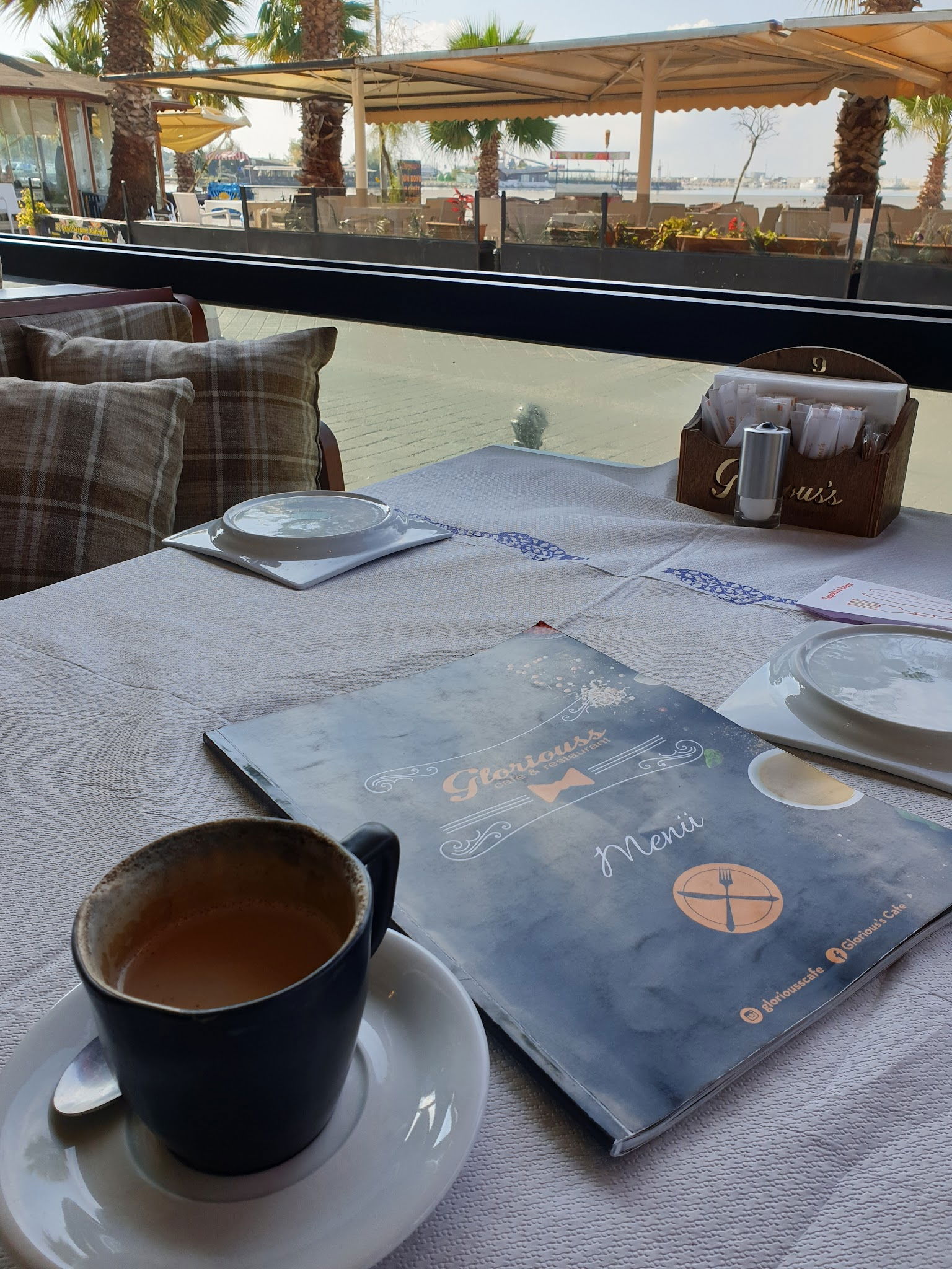 Glorious'S Cafe & Restaurant