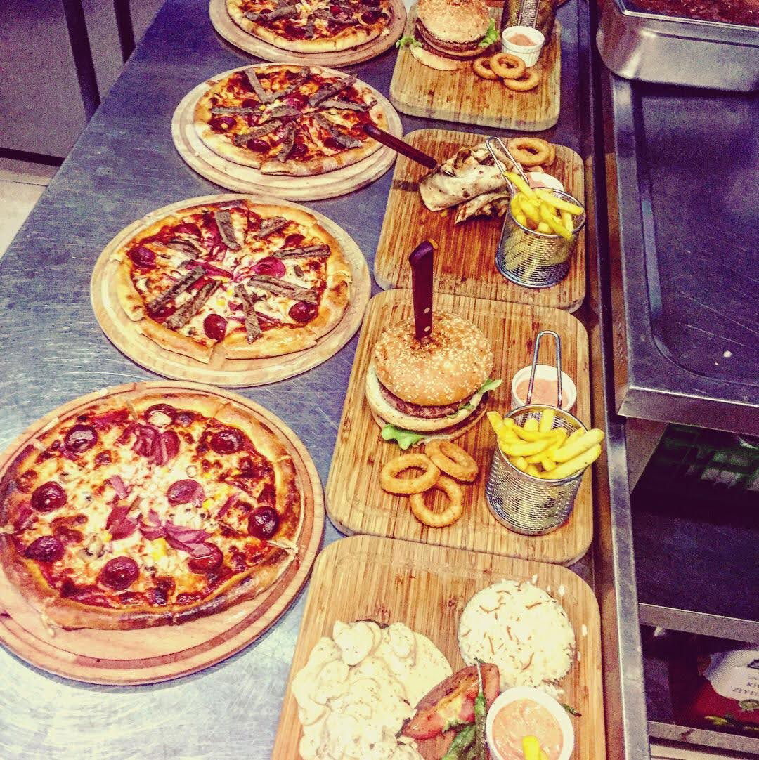 Glorious'S Cafe & Restaurant