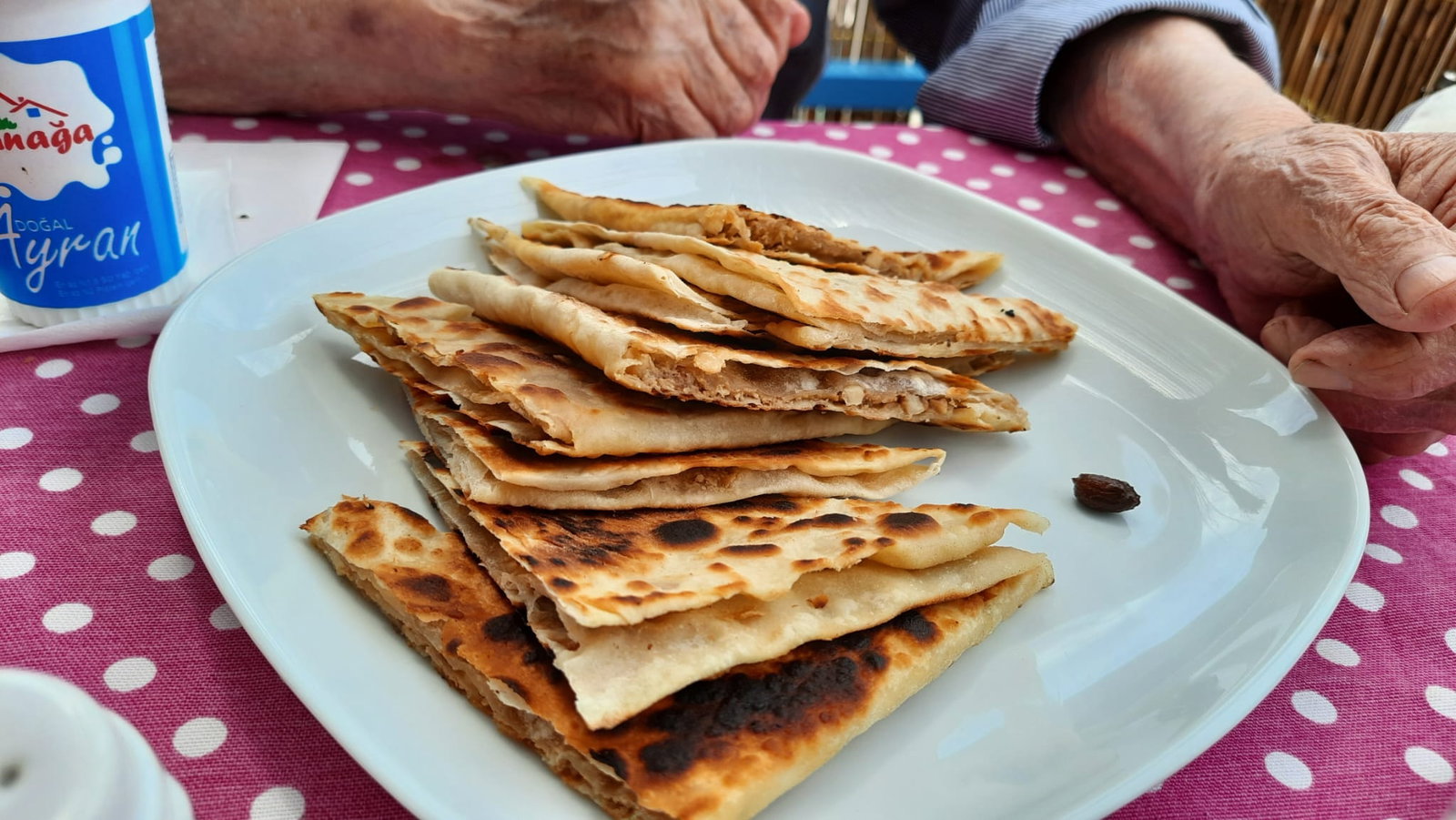 Badem Kahvaltı Ve Gözleme Evi