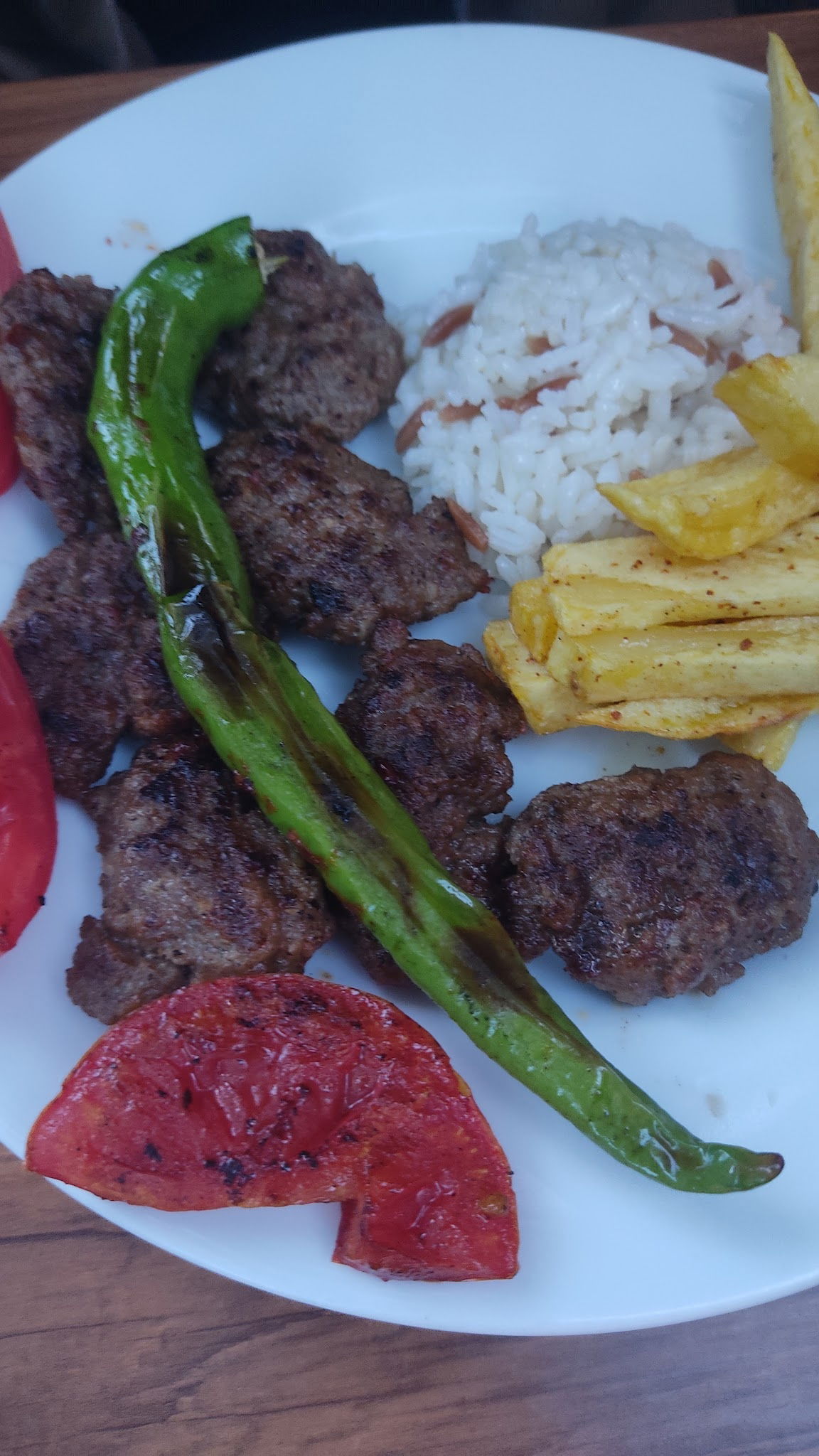 Palanın Yeri Köfte Salonu