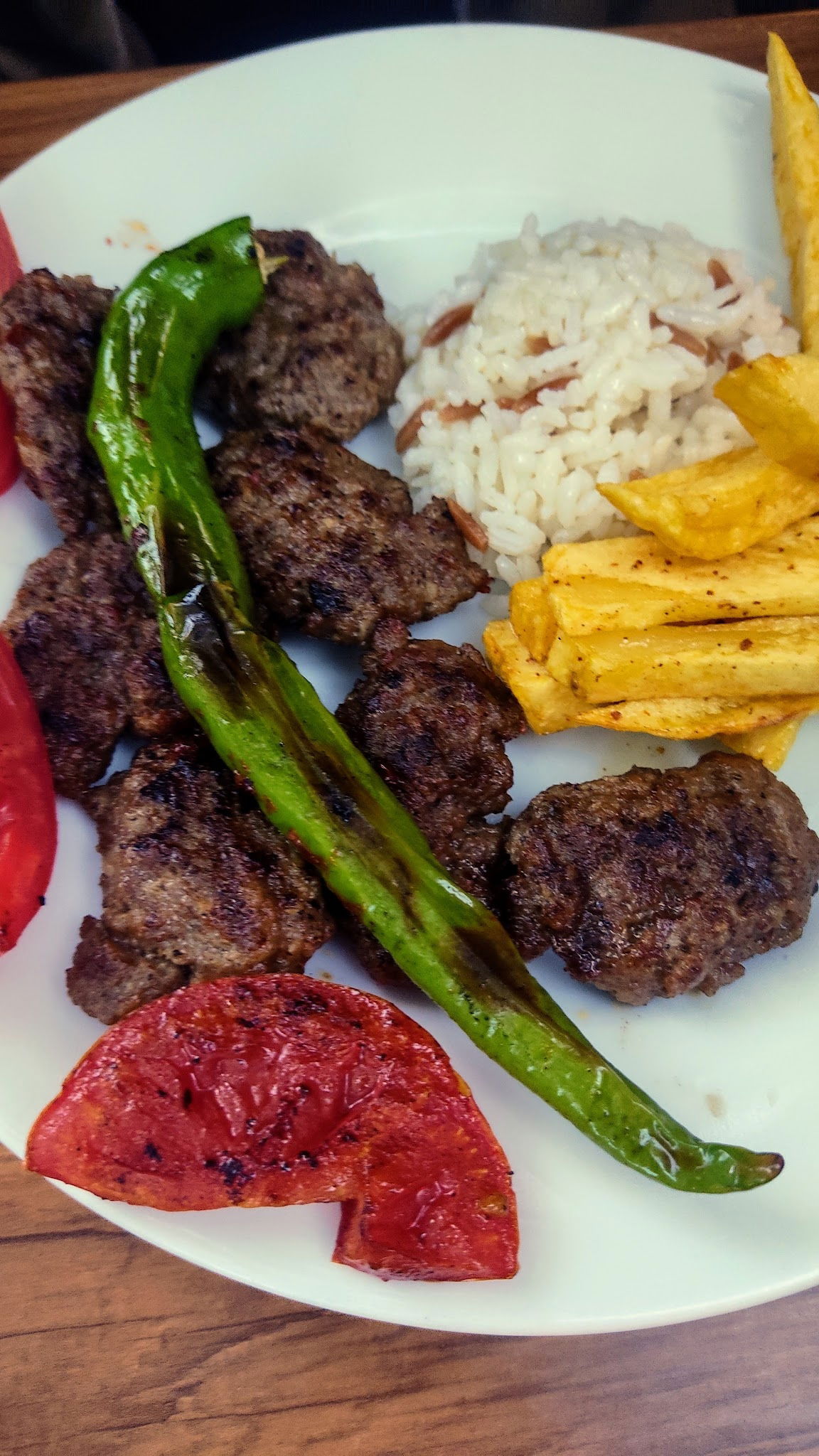 Palanın Yeri Köfte Salonu