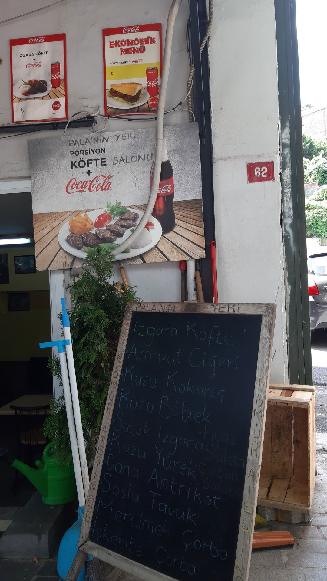 Palanın Yeri Köfte Salonu