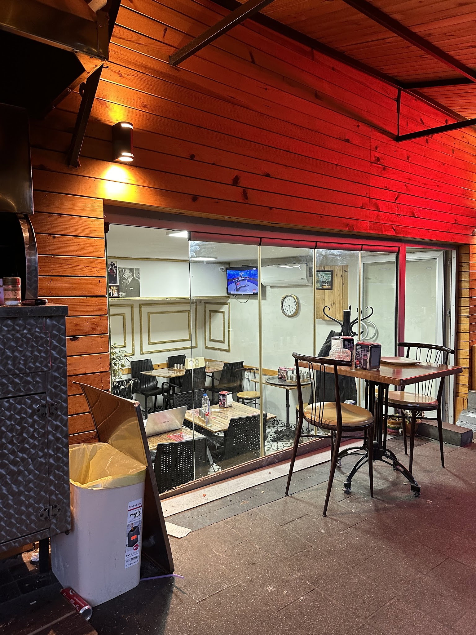 Palanın Yeri Köfte Salonu