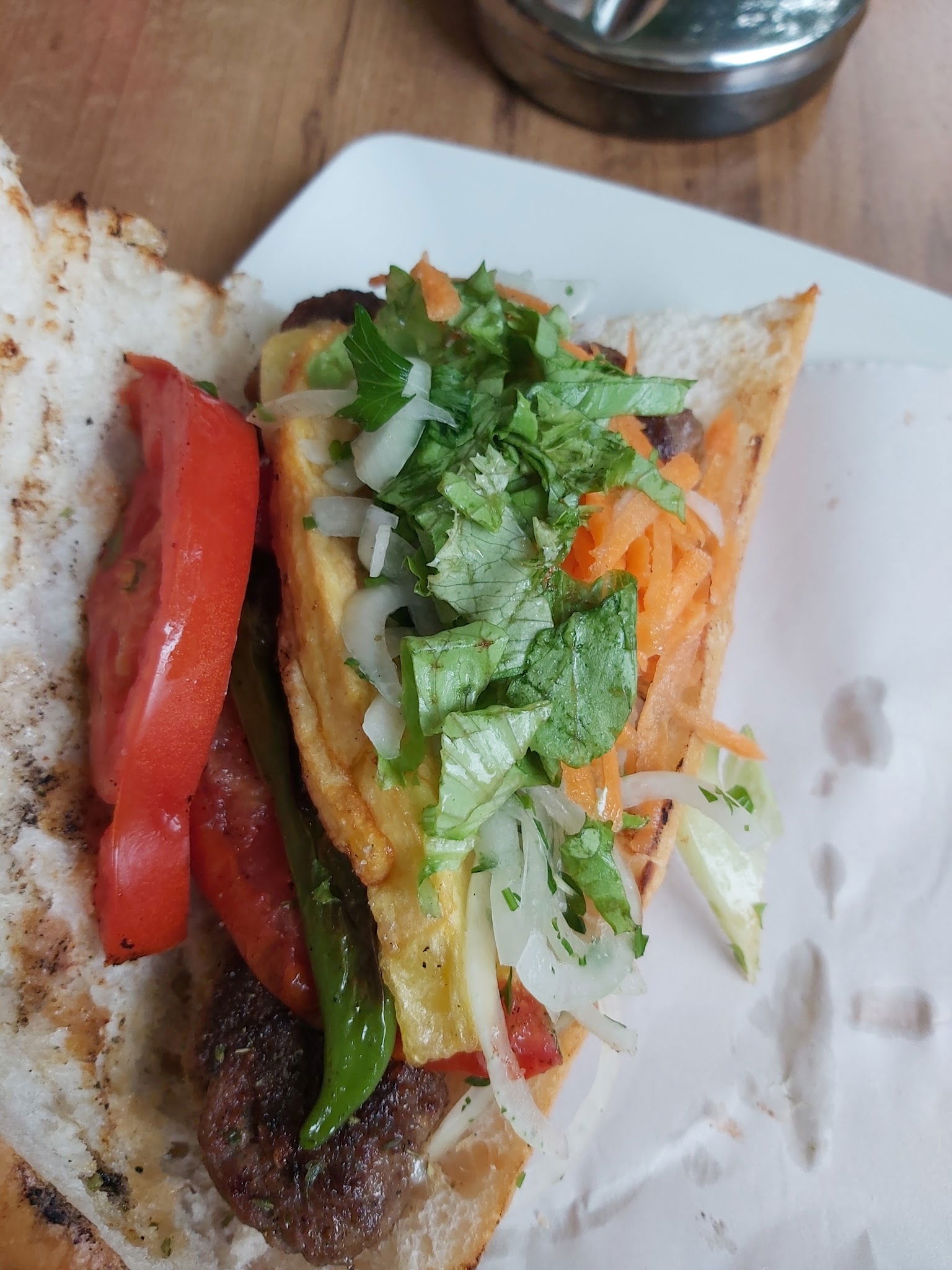 Palanın Yeri Köfte Salonu